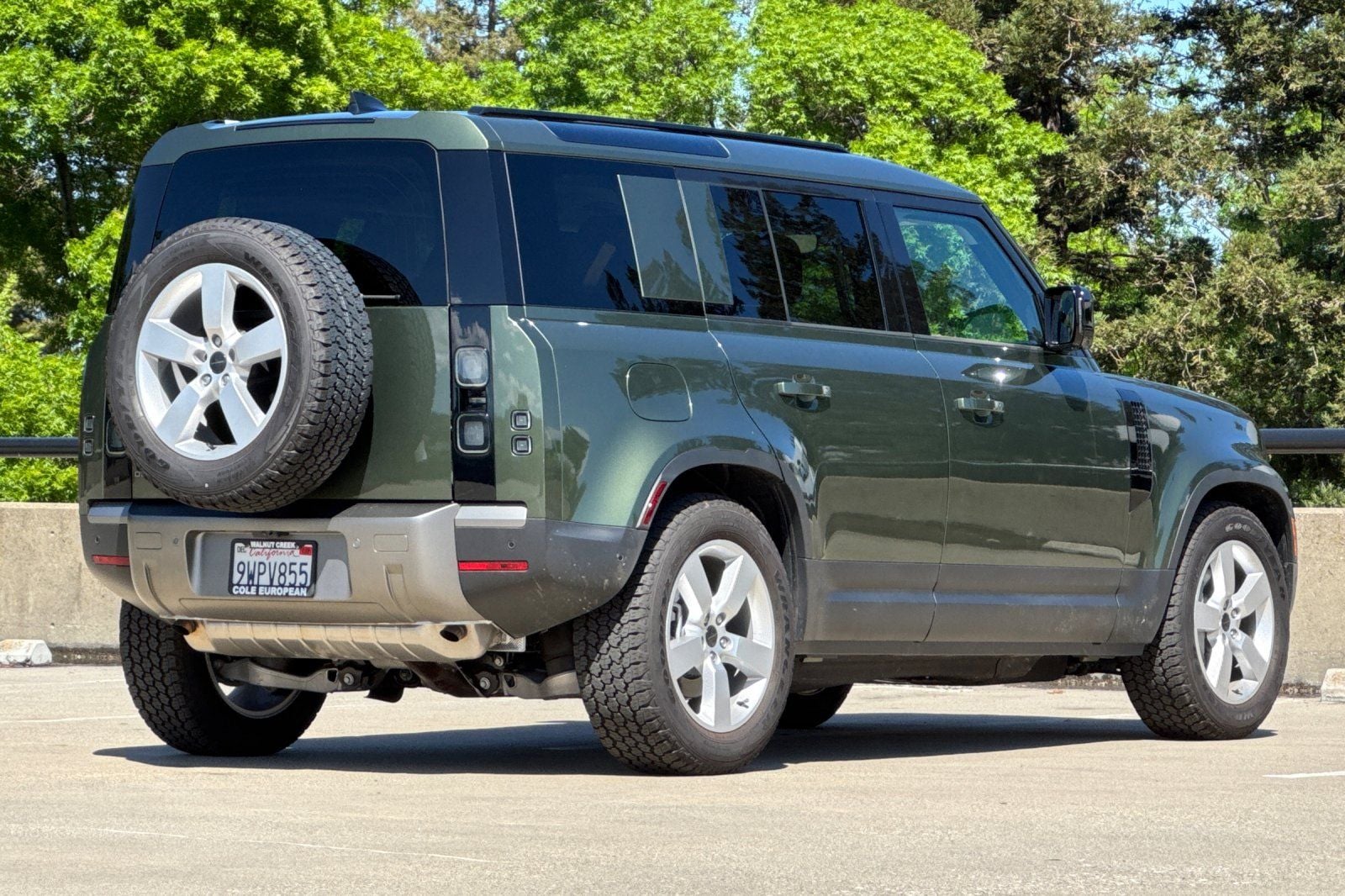 2026 Land Rover Defender 110 S photo 4