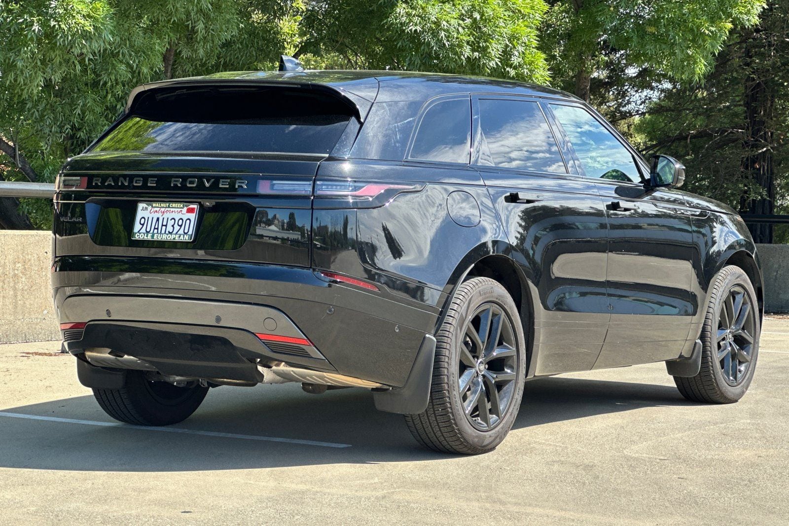 2026 Land Rover Range Rover Velar Dynamic SE photo 4