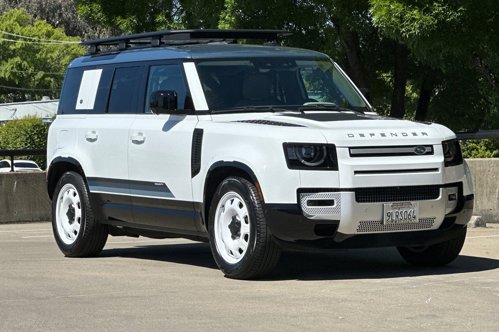 2024 Land Rover Defender 110 S photo 6