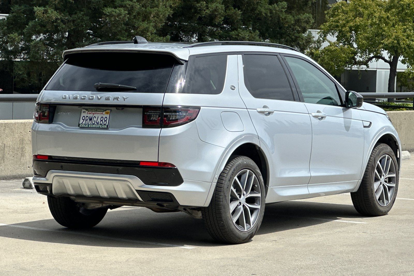 2024 Land Rover Discovery Sport S photo 4