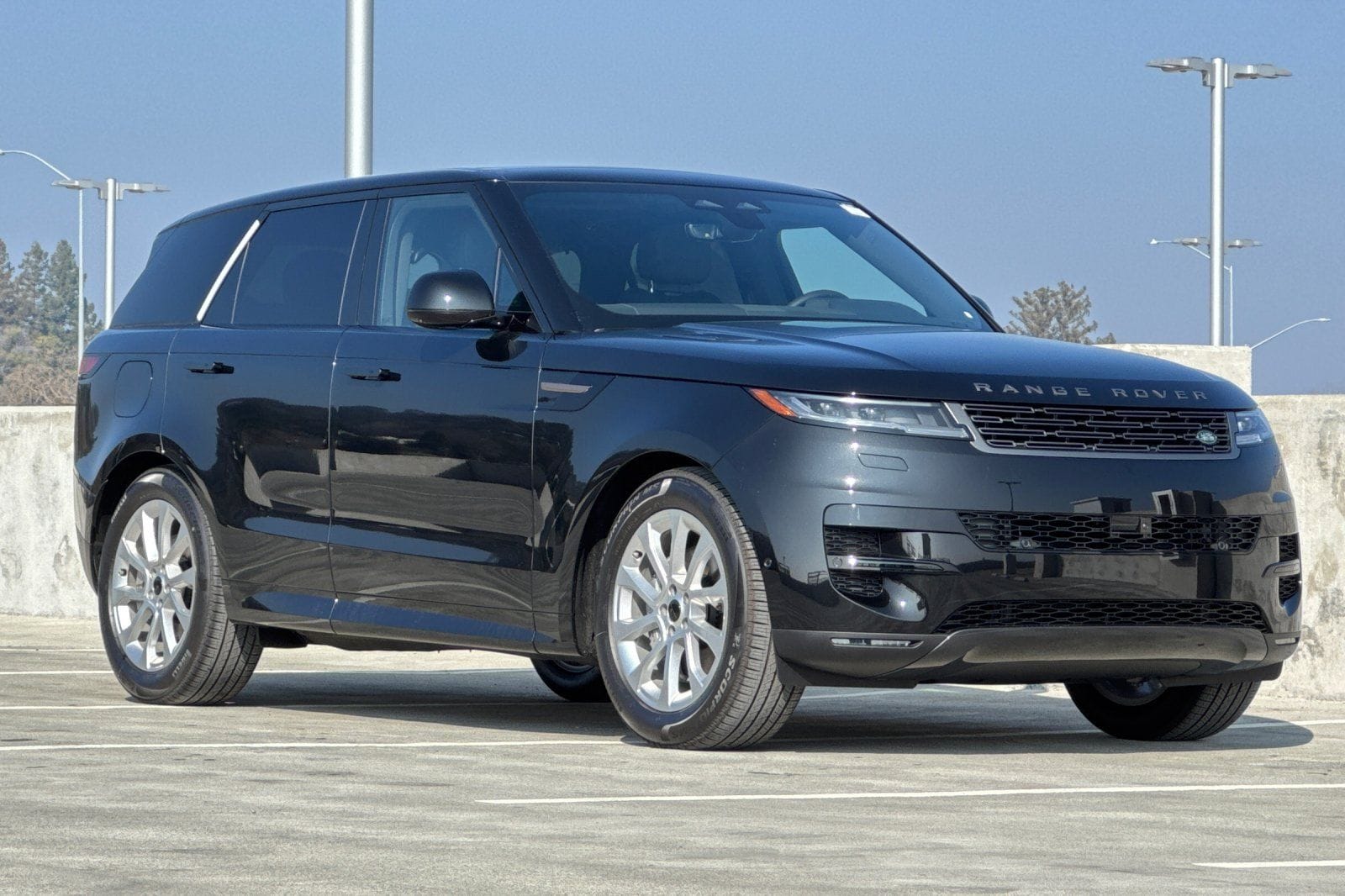 2026 Land Rover Range Rover Sport SE photo 6