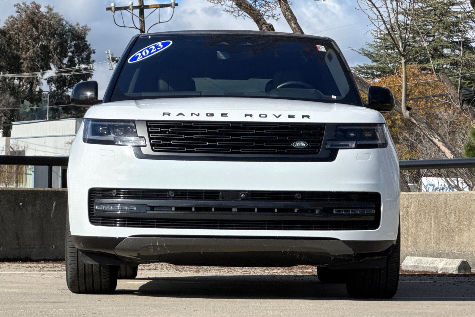 2023 Land Rover Range Rover SE photo 3