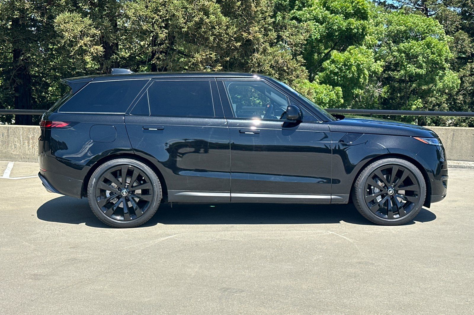 2025 Land Rover Range Rover Sport SE photo 5