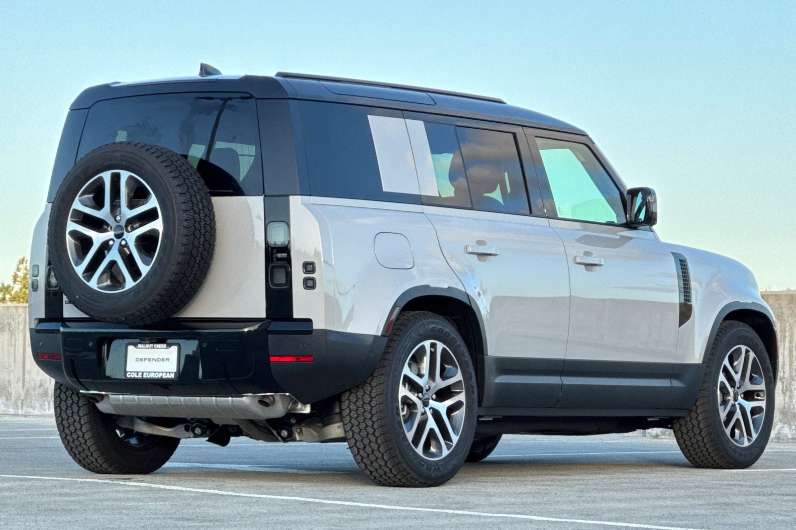 2026 Land Rover Defender 110 S photo 4