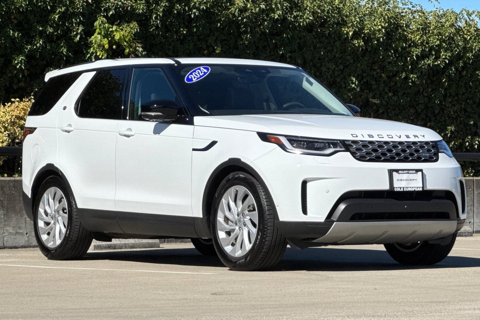 2024 Land Rover Discovery S photo 6