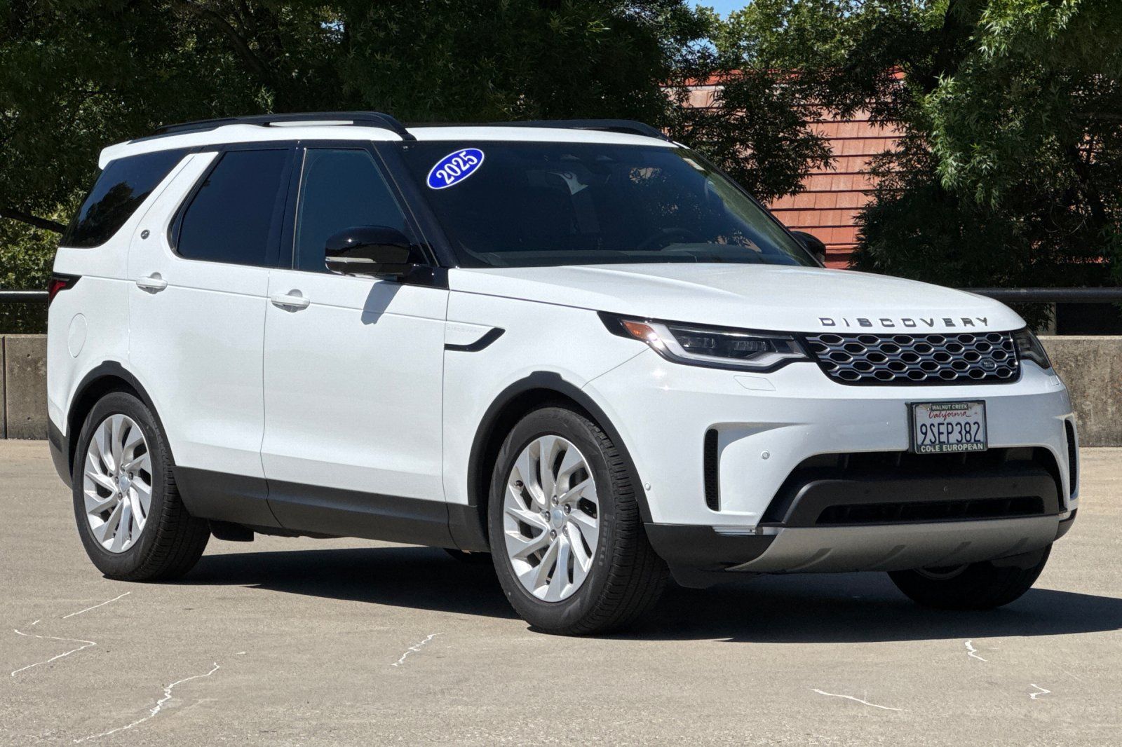 2025 Land Rover Discovery S photo 6
