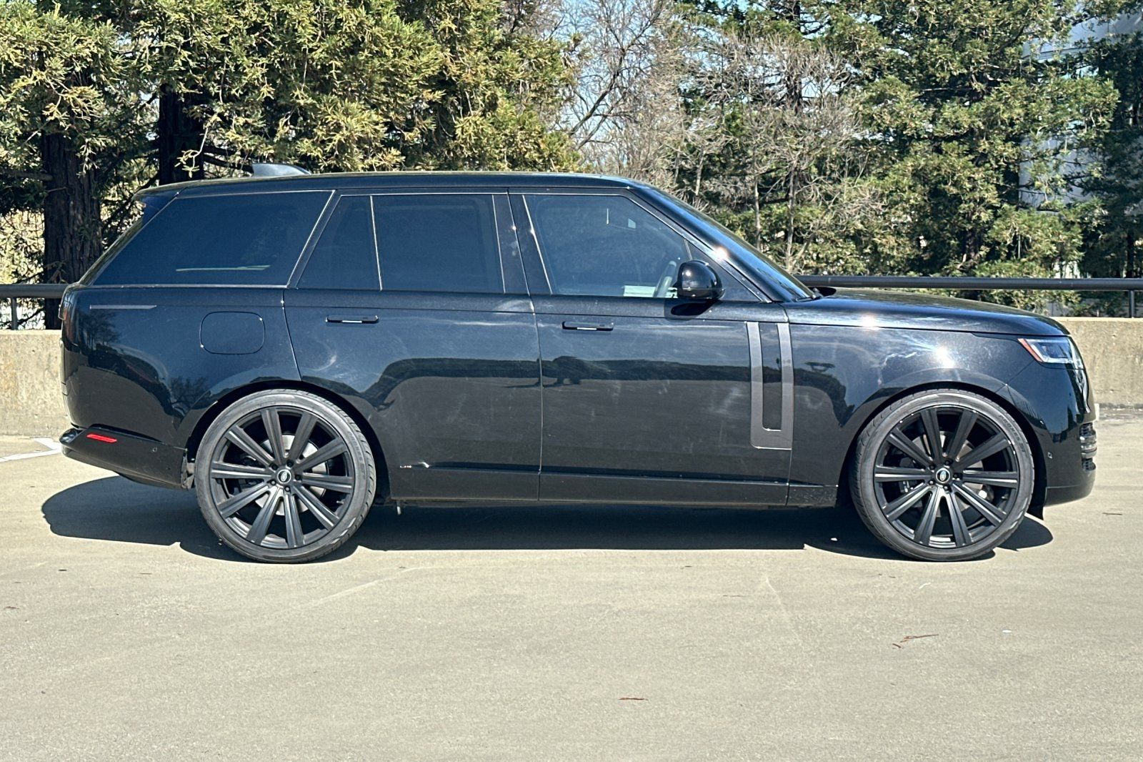 2023 Land Rover Range Rover SE photo 5