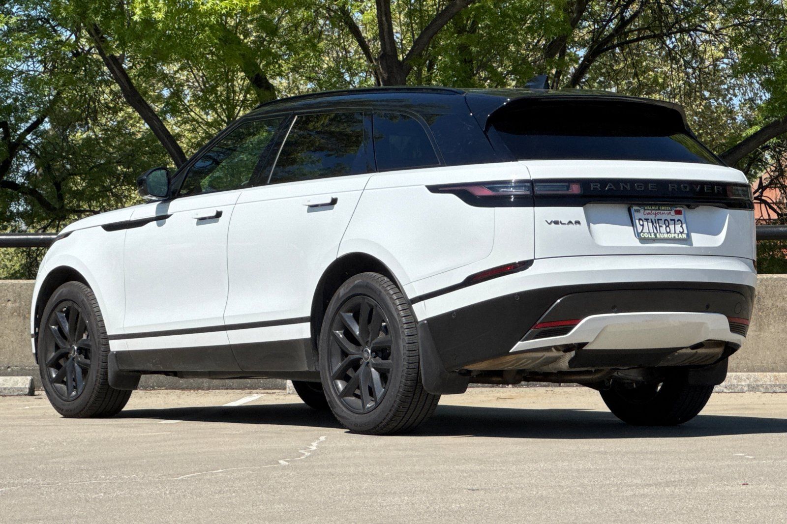 2026 Land Rover Range Rover Velar Dynamic SE photo 2