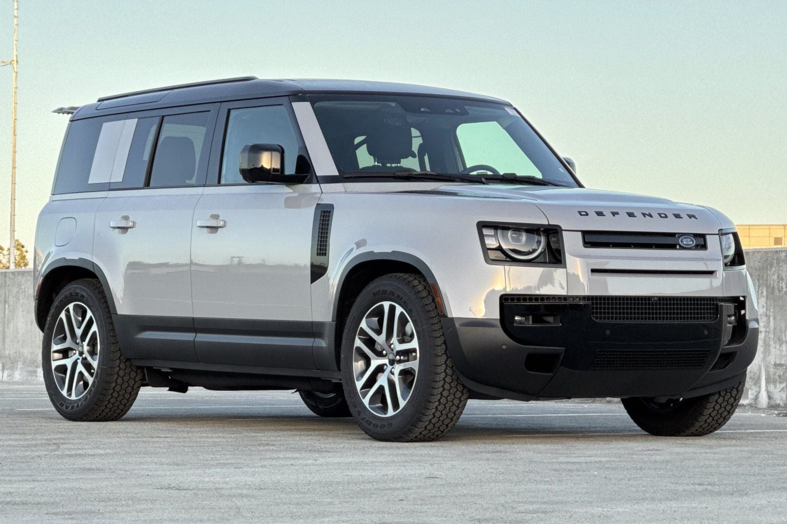 2026 Land Rover Defender 110 S photo 6