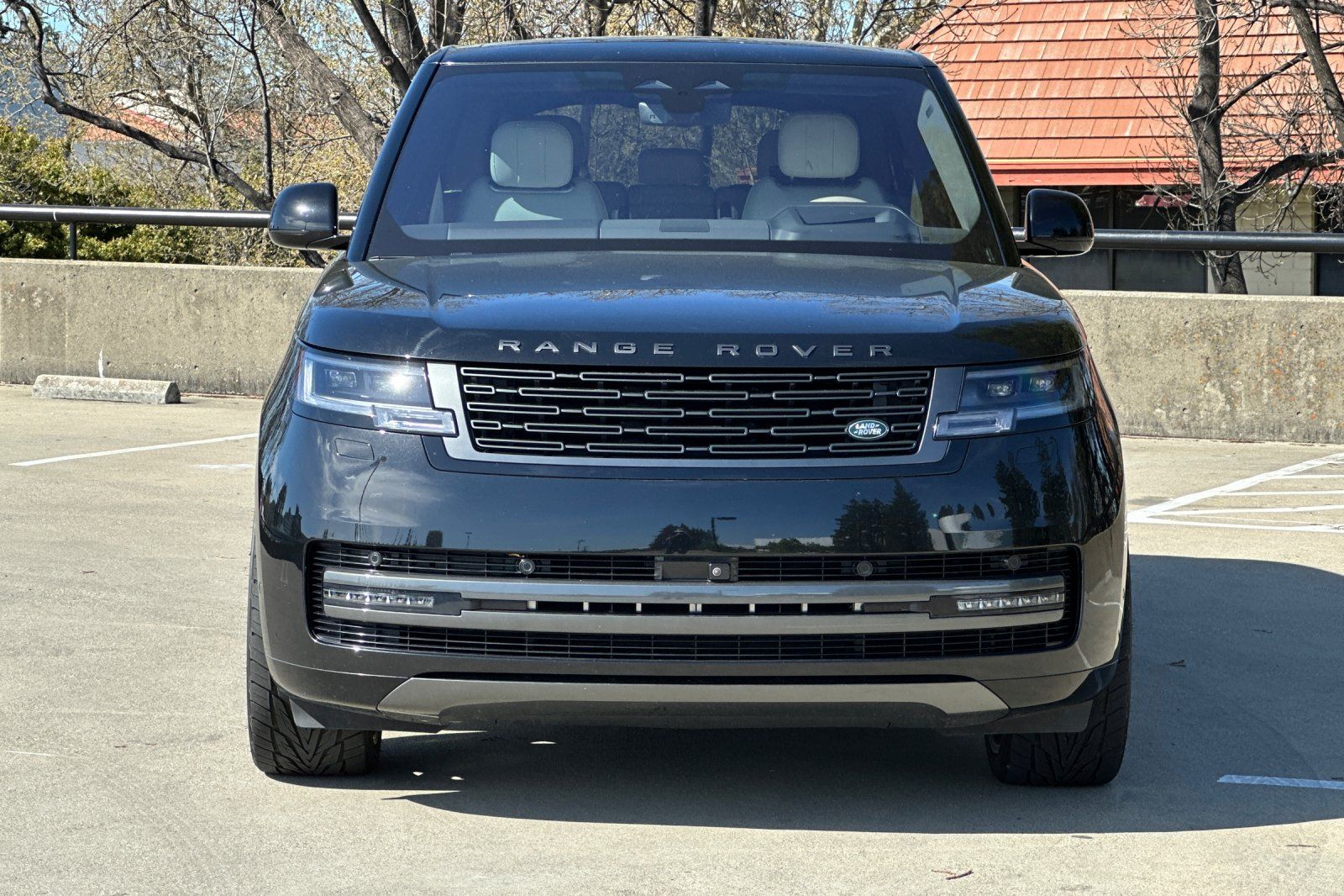 2023 Land Rover Range Rover SE photo 3