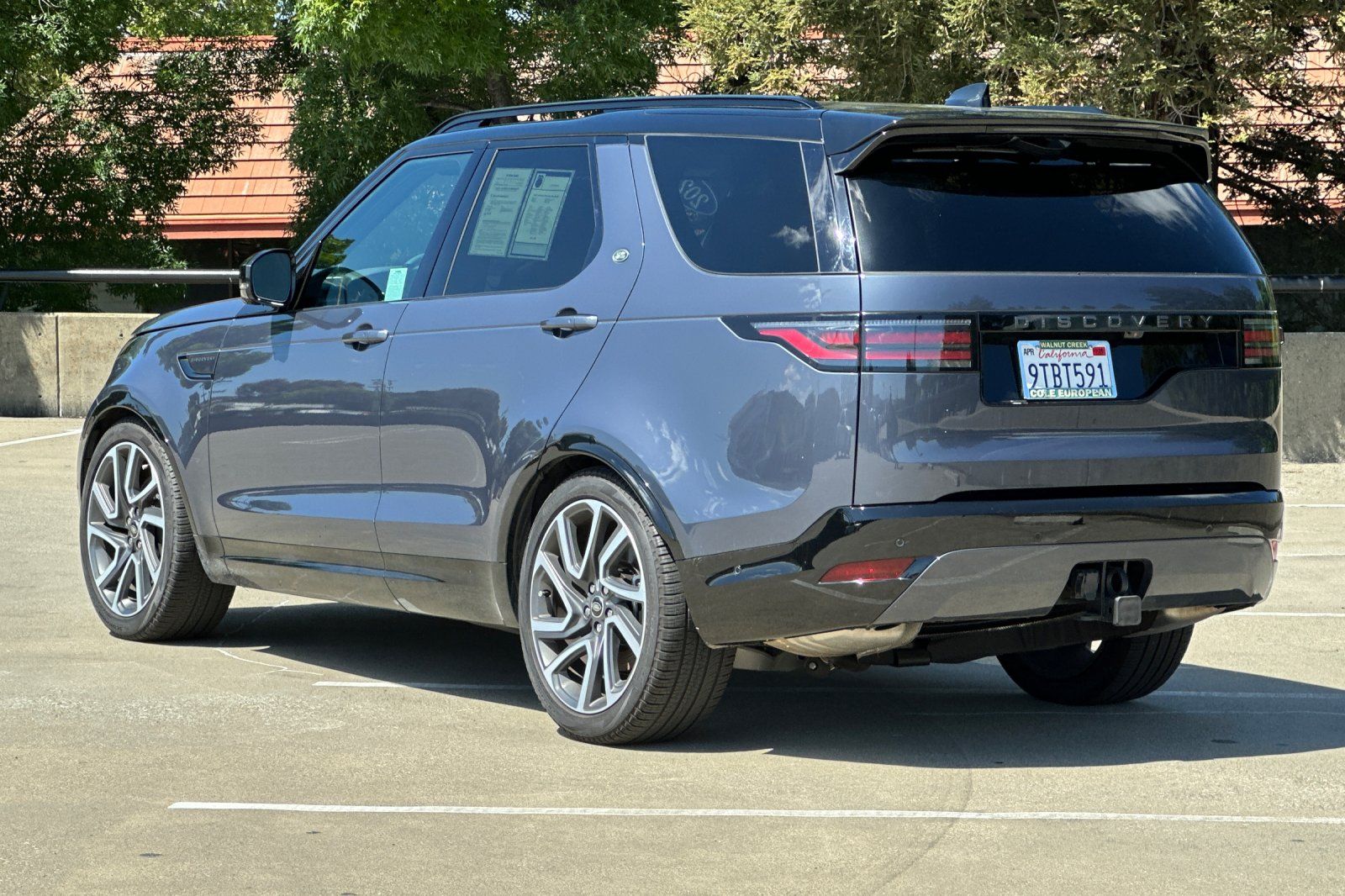 2025 Land Rover Discovery Dynamic SE photo 2