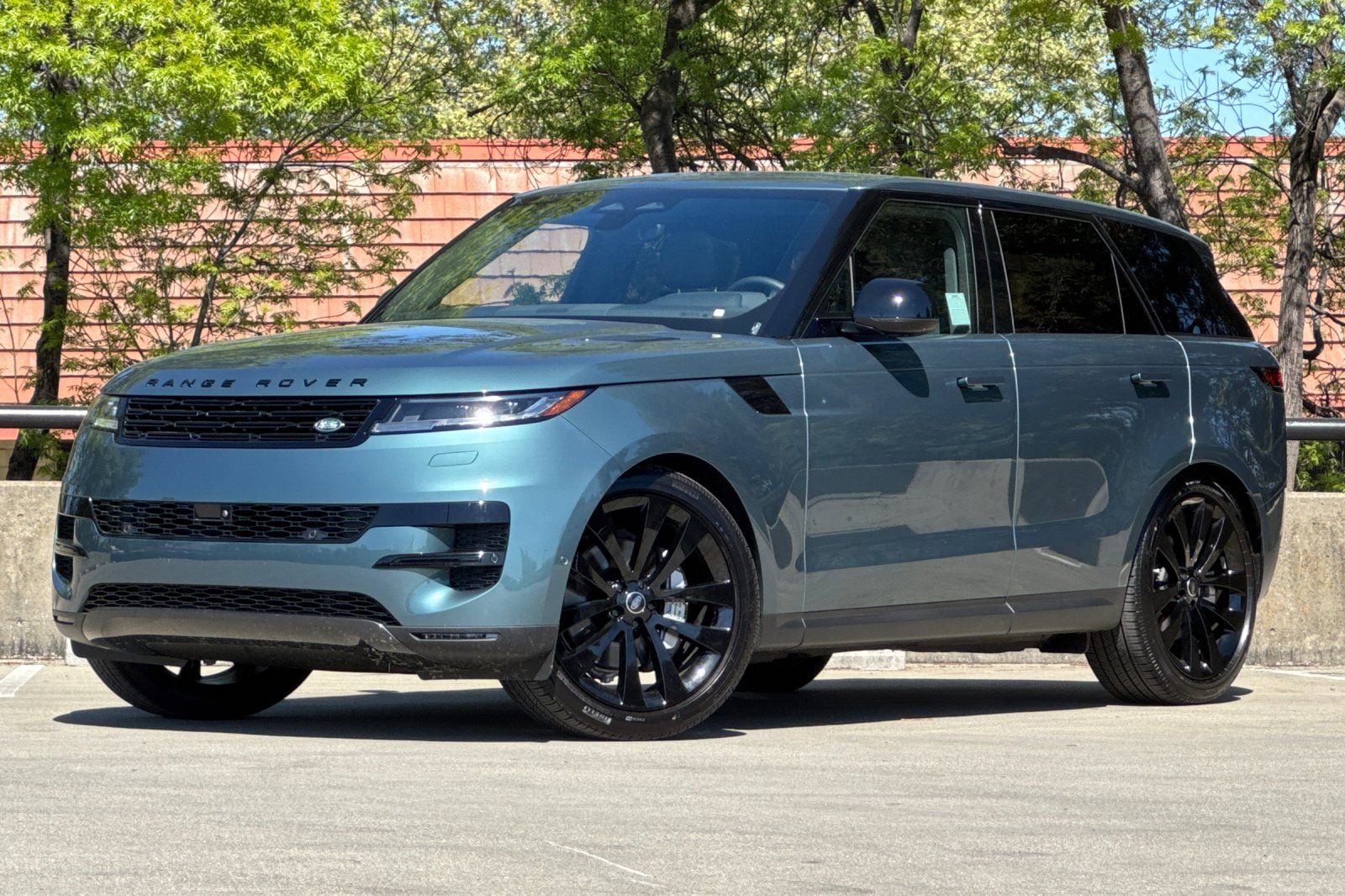 2025 Land Rover Range Rover Sport SE photo 1