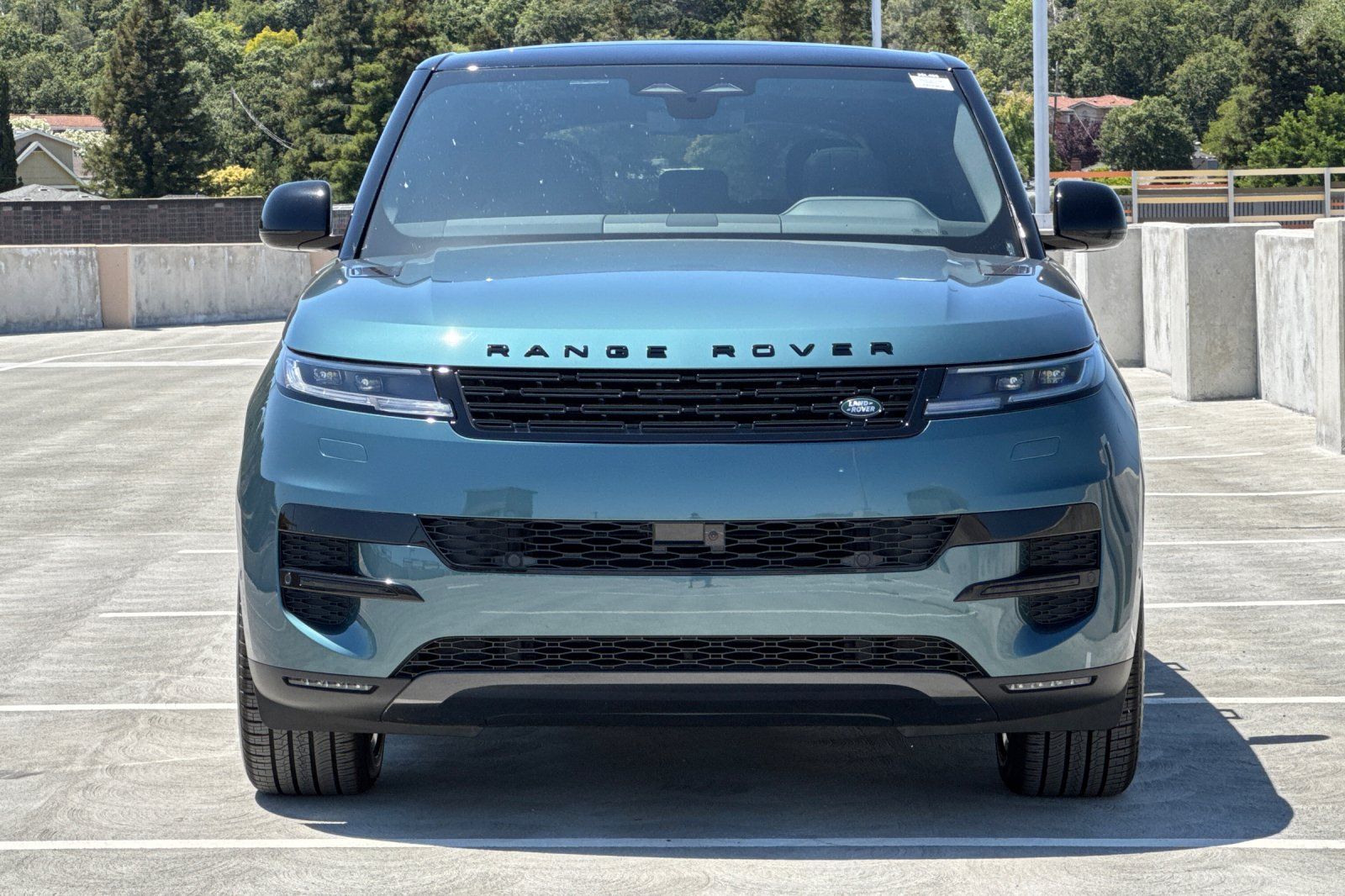 2025 Land Rover Range Rover Sport SE photo 3