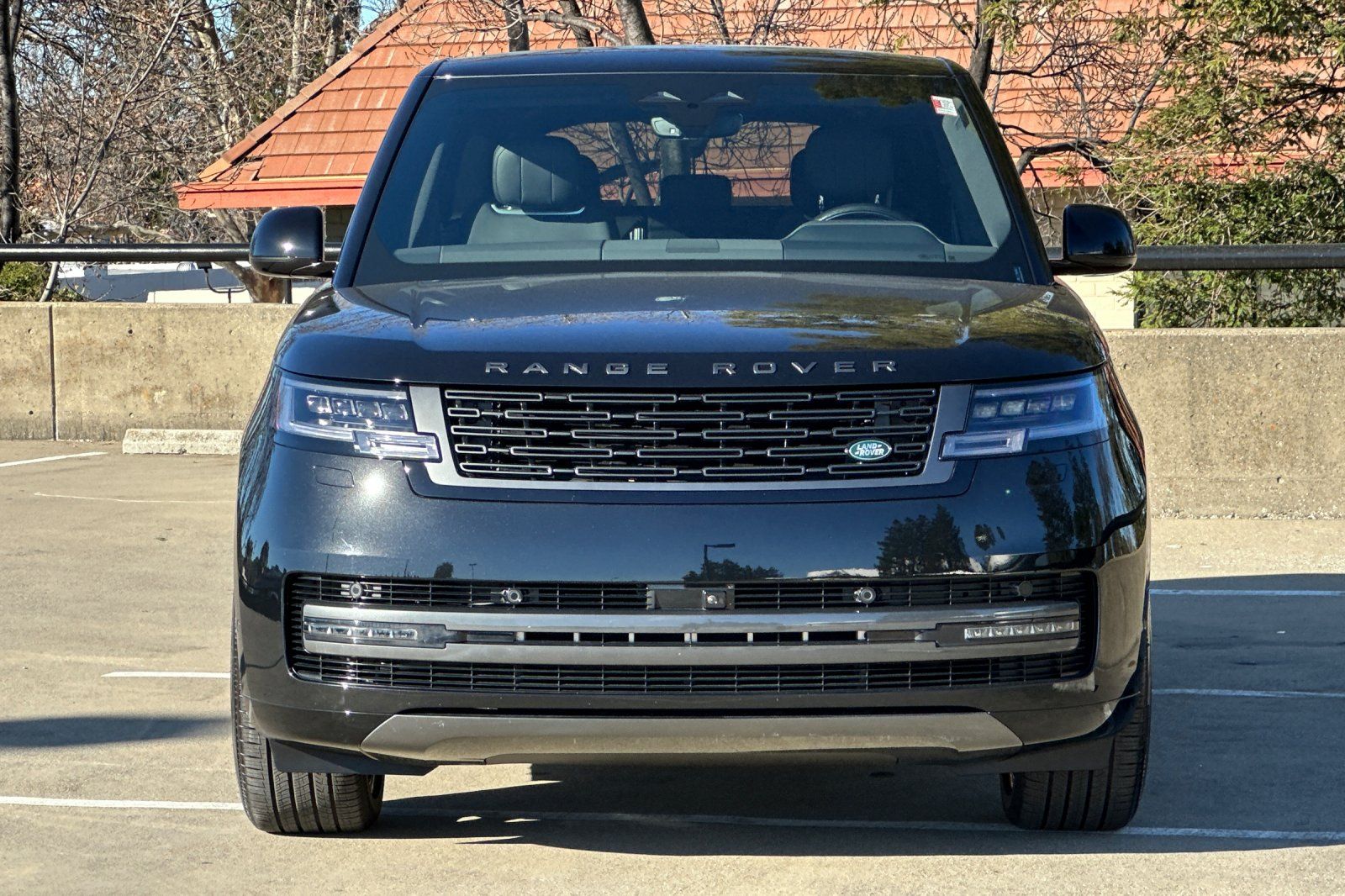 2025 Land Rover Range Rover SE photo 3
