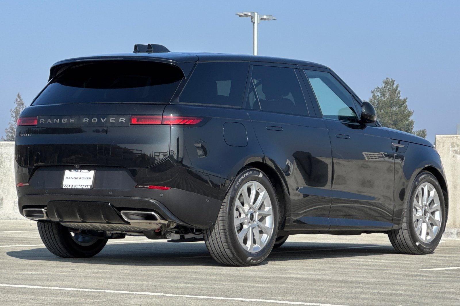 2026 Land Rover Range Rover Sport SE photo 4