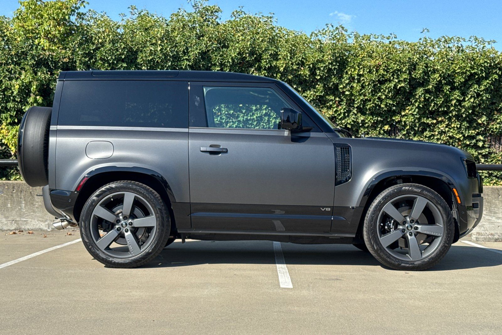 2023 Land Rover Defender 90 Carpathian Edition photo 5