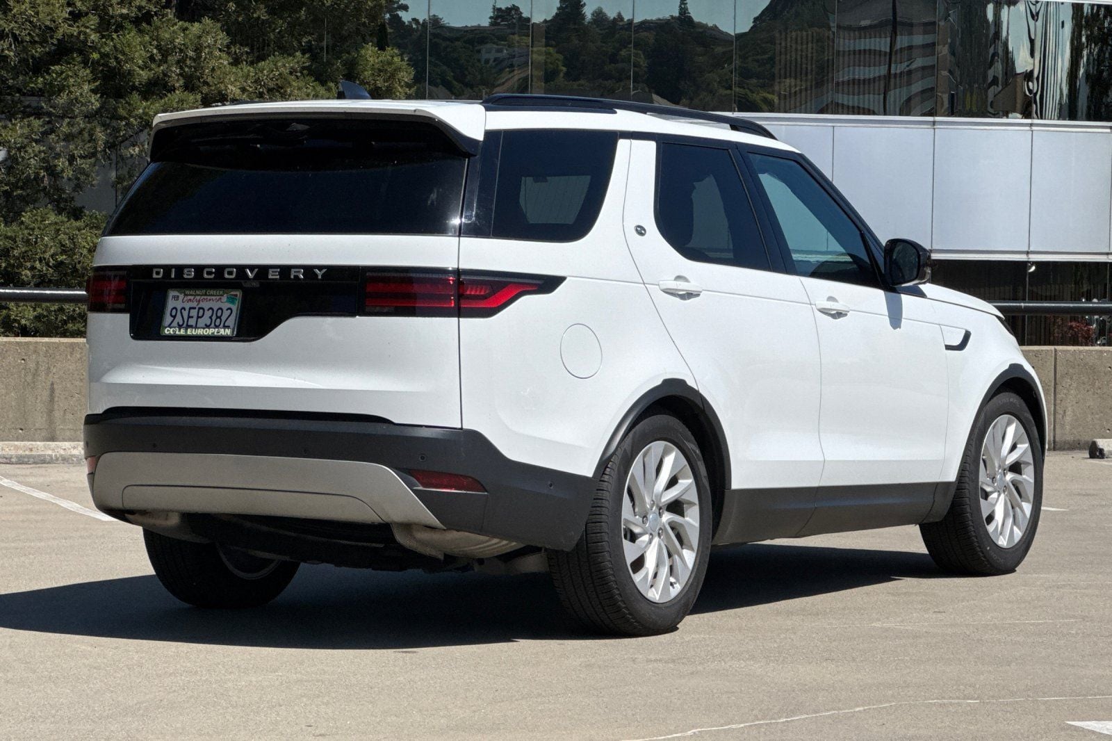 2025 Land Rover Discovery S photo 4
