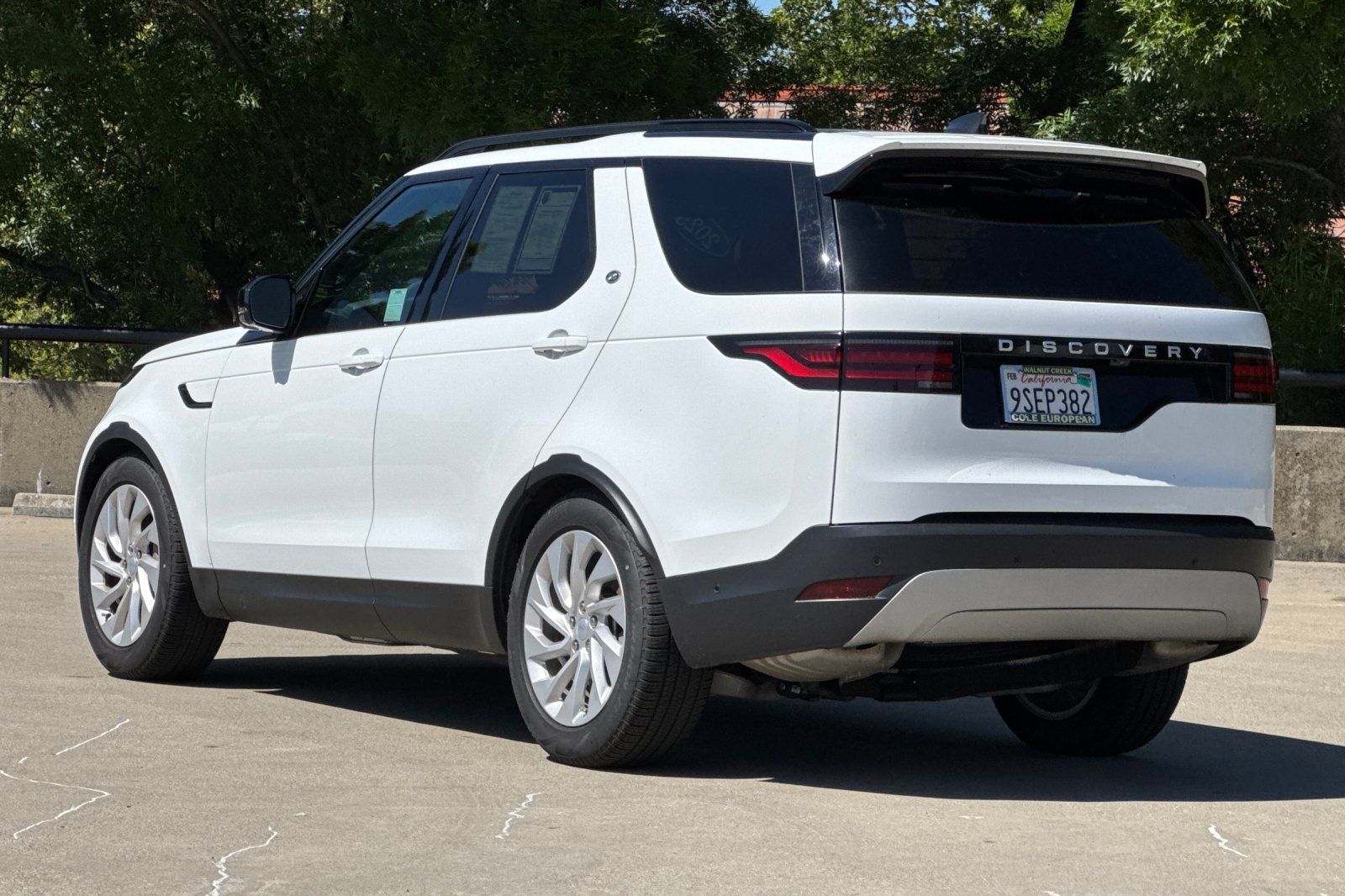 2025 Land Rover Discovery S photo 2