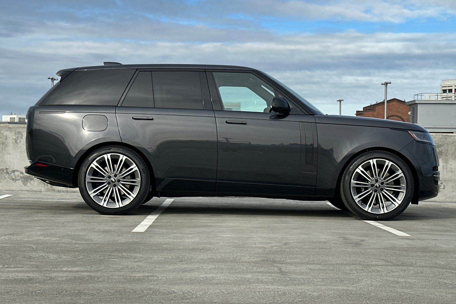 2025 Land Rover Range Rover SE photo 5