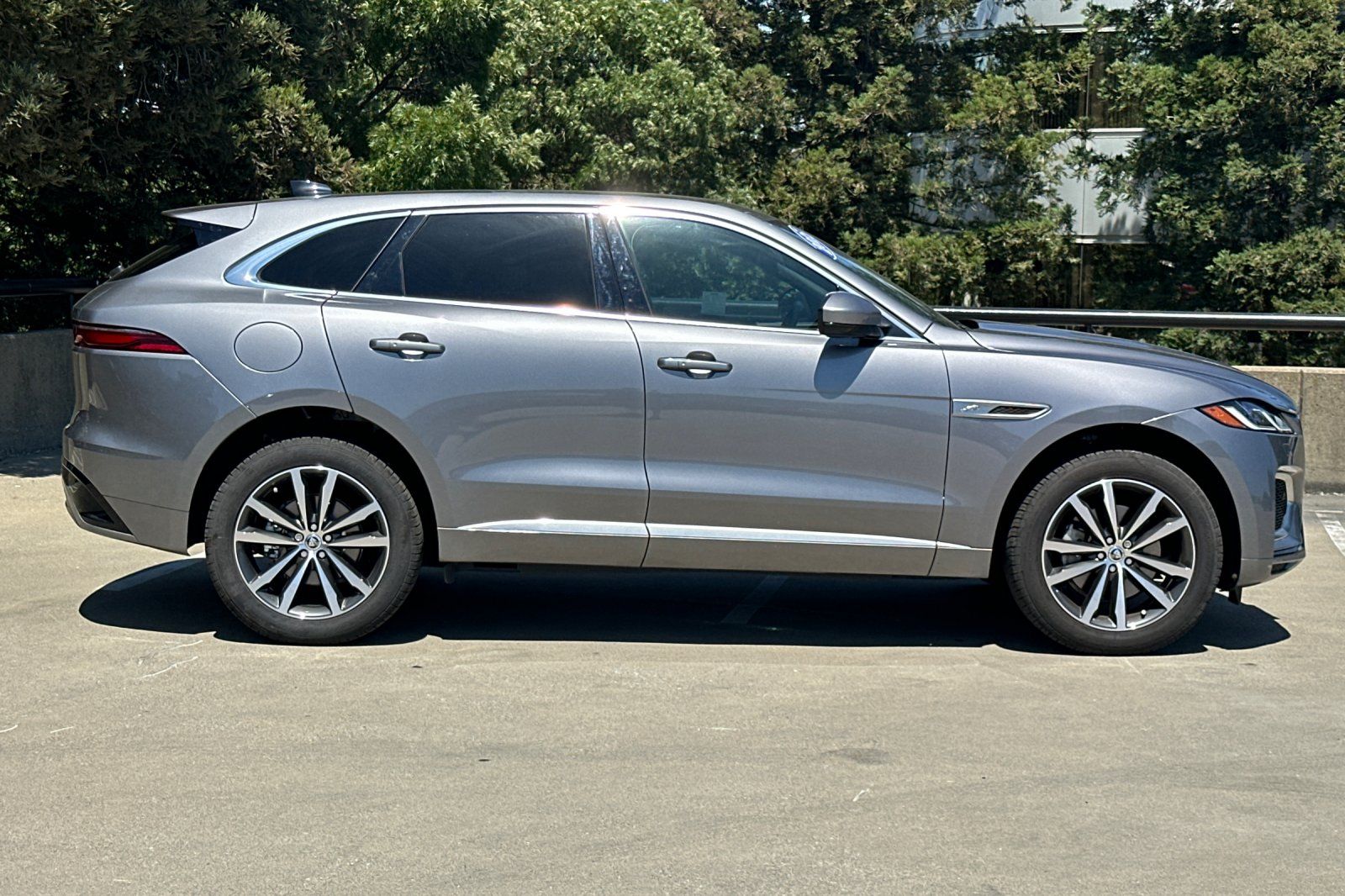 2025 Jaguar F-PACE P250 R-Dynamic S photo 5