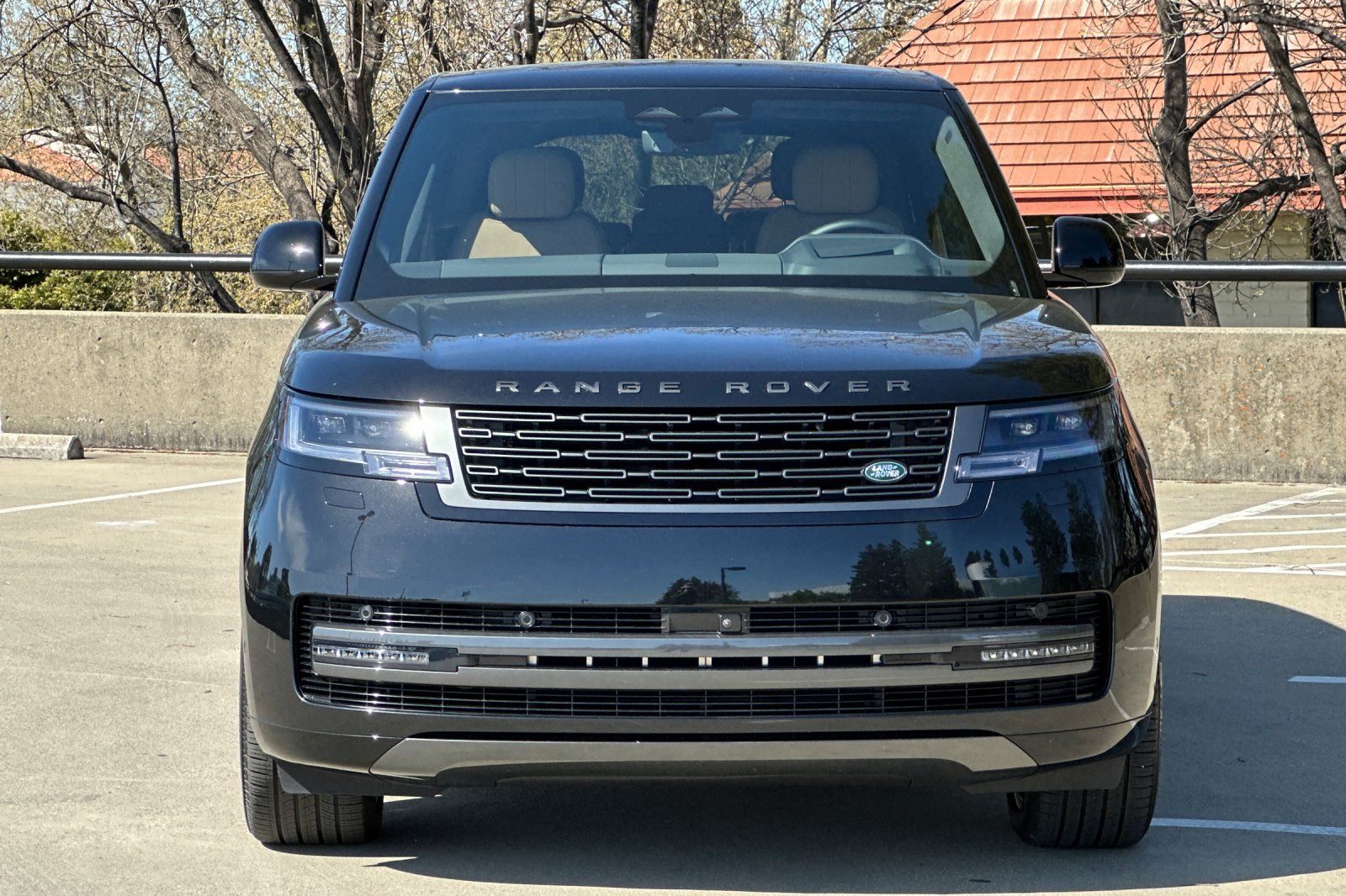 2025 Land Rover Range Rover SE photo 3