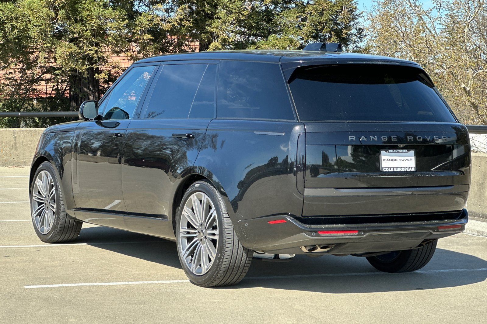 2025 Land Rover Range Rover SE photo 2