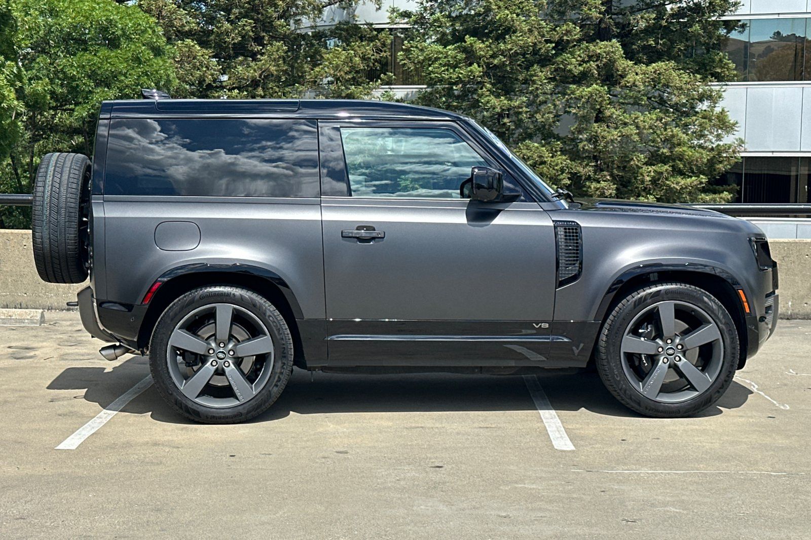 2023 Land Rover Defender 90 Carpathian Edition photo 5