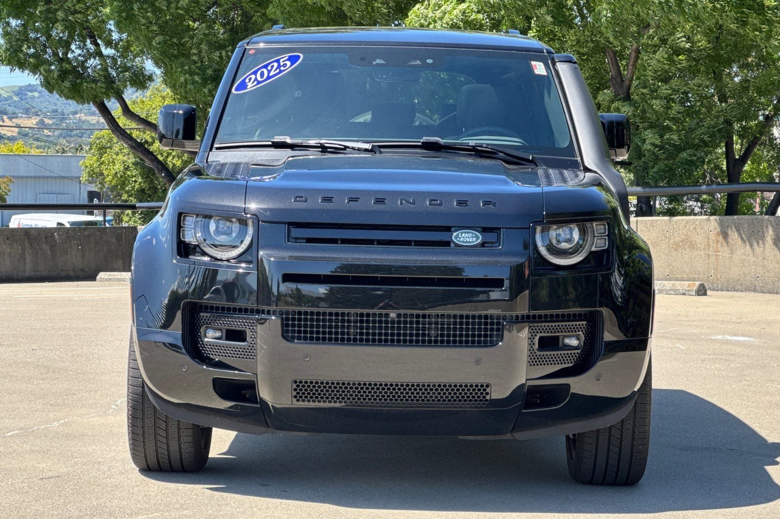 2025 Land Rover Defender 90 X-Dynamic SE photo 3