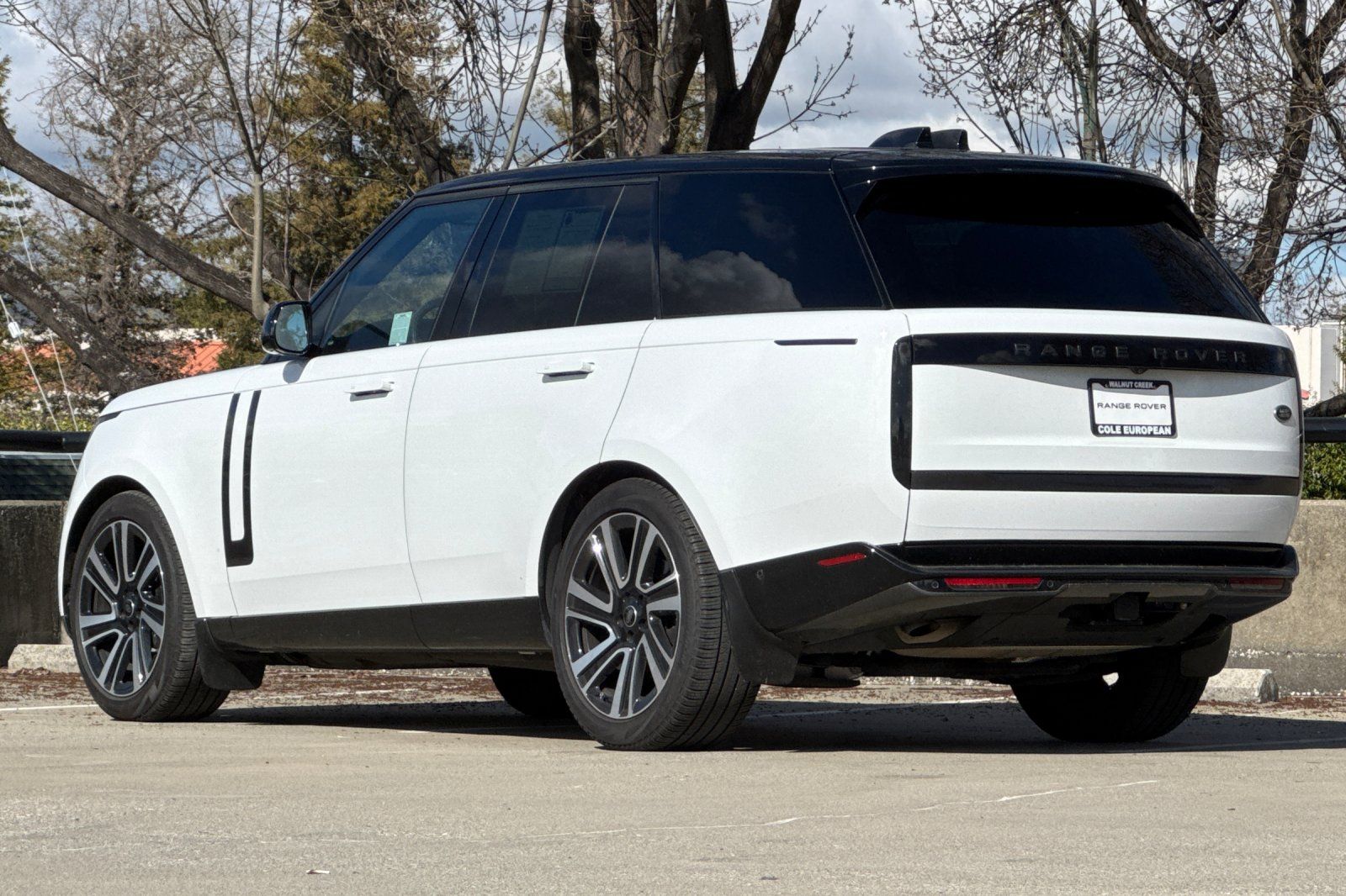 2023 Land Rover Range Rover SE photo 2