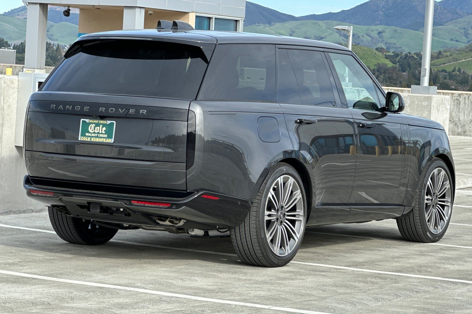 2025 Land Rover Range Rover SE photo 4