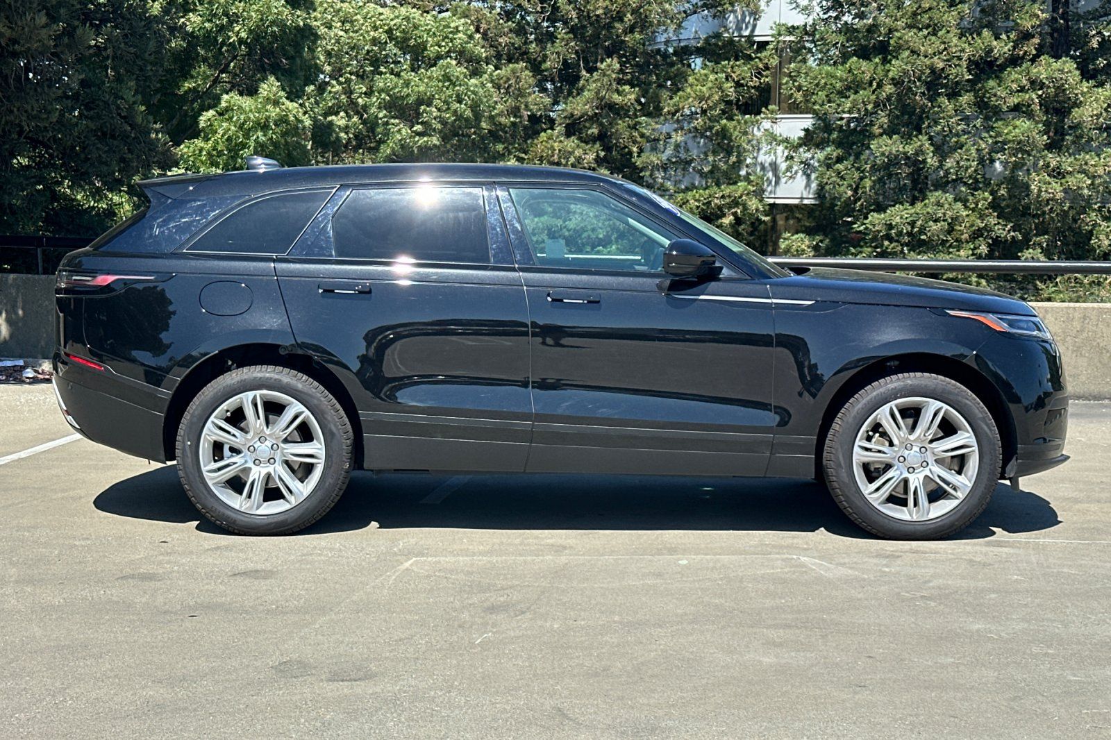 2025 Land Rover Range Rover Velar S photo 5