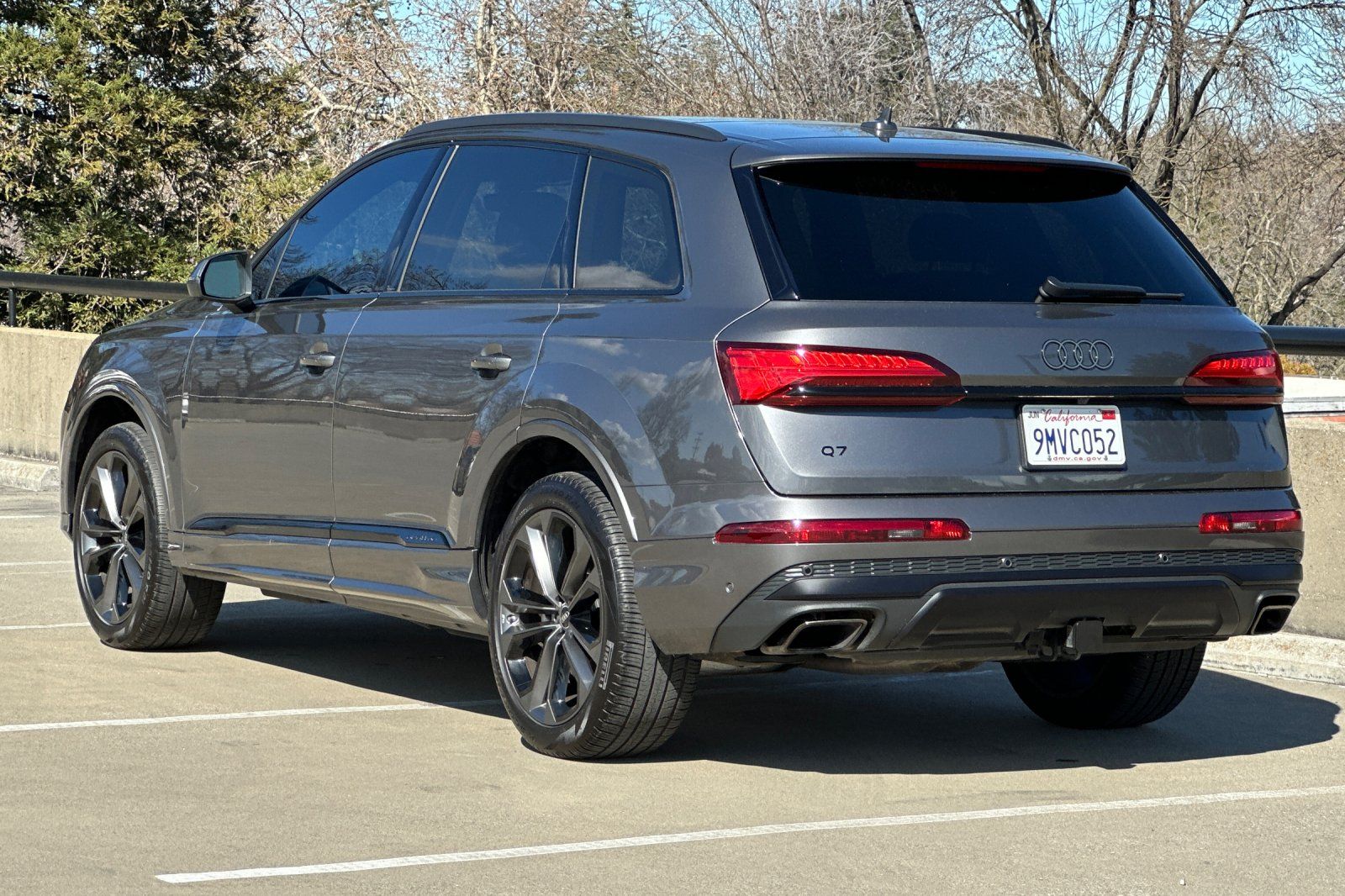 2025 Audi Q7 55 Premium Plus photo 2