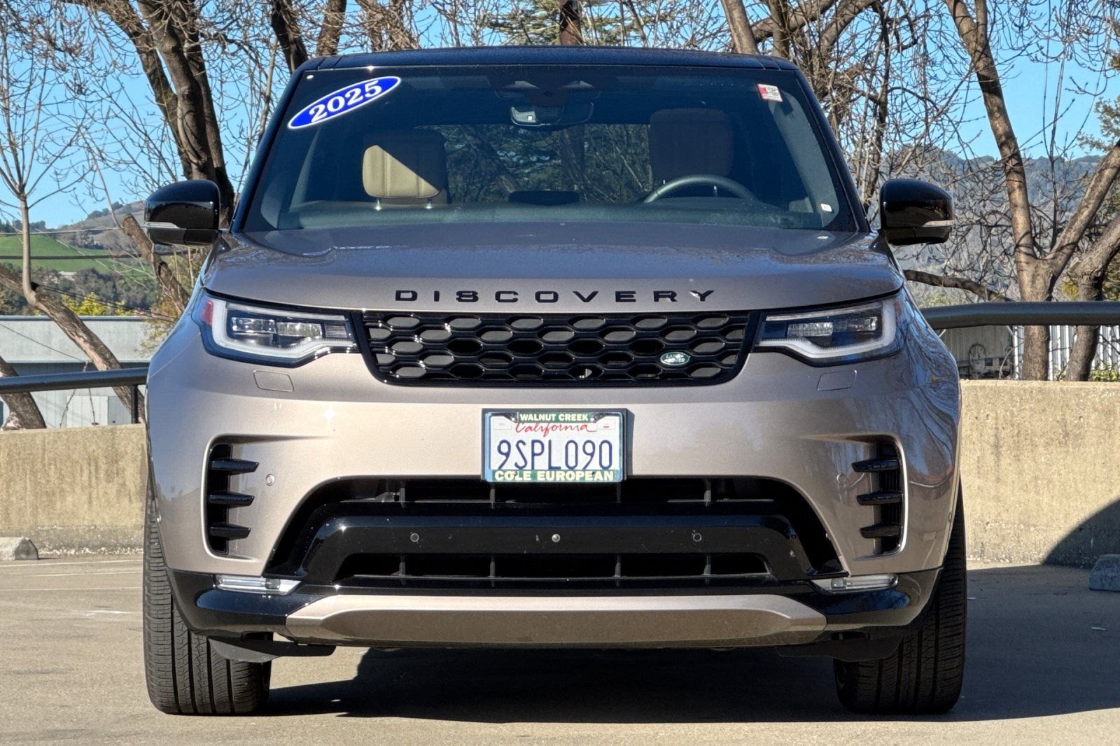 2025 Land Rover Discovery Dynamic SE photo 3