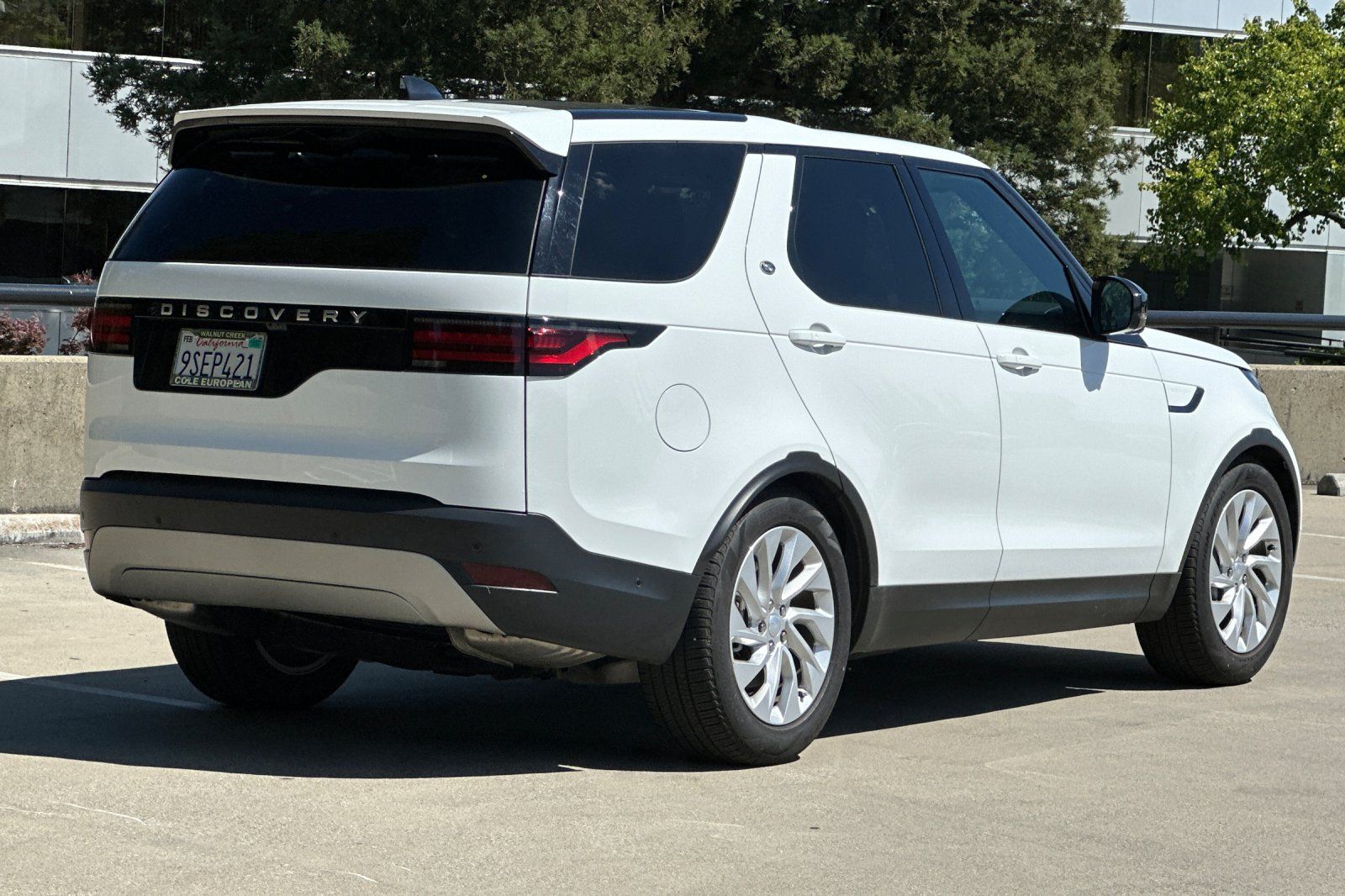 2025 Land Rover Discovery S photo 4