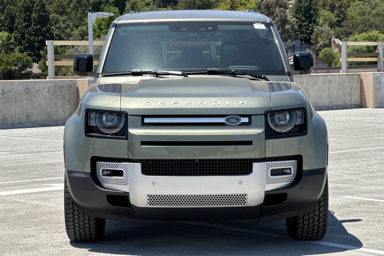 2025 Land Rover Defender 110 S photo 3