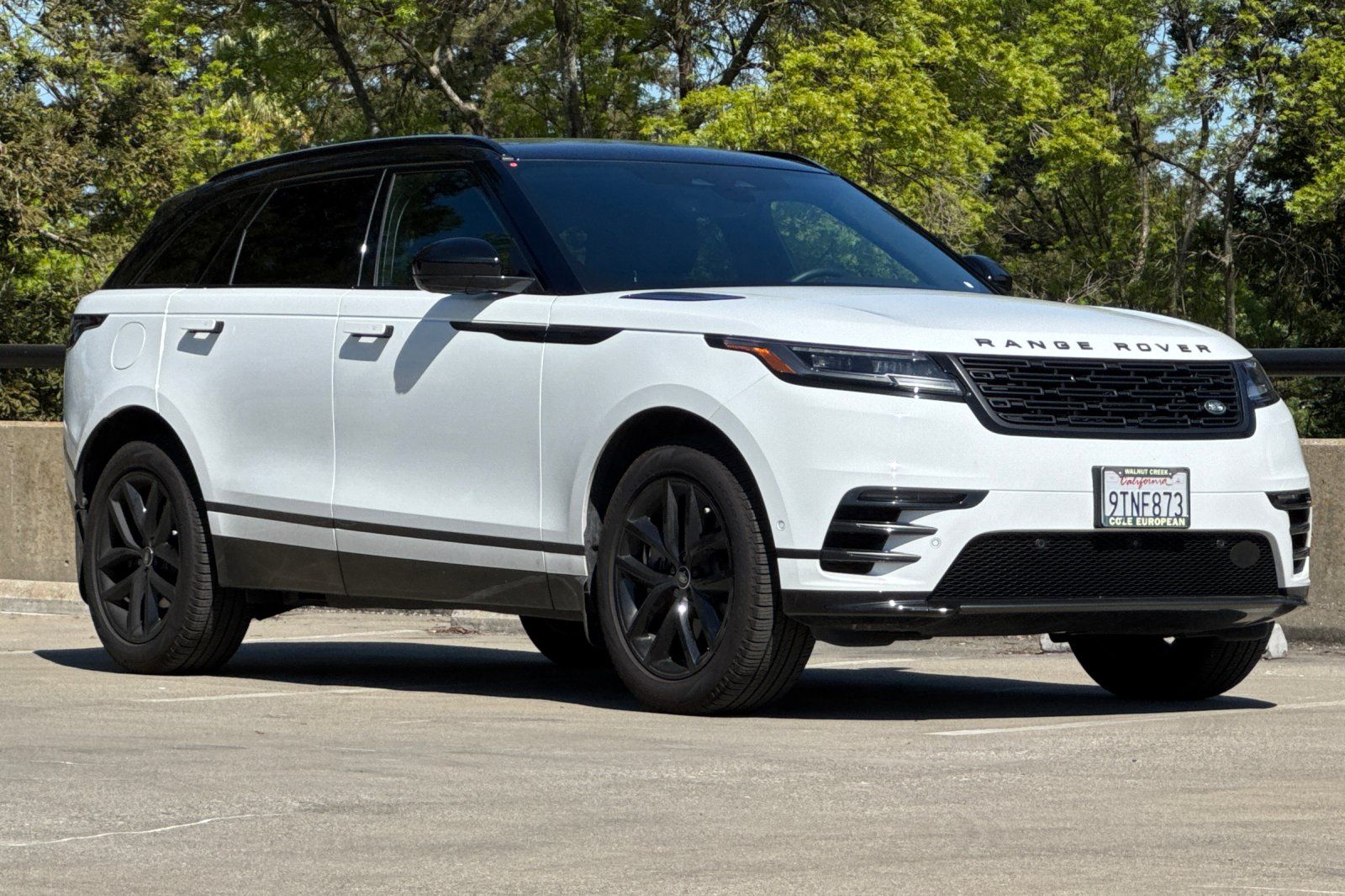 2026 Land Rover Range Rover Velar Dynamic SE photo 6