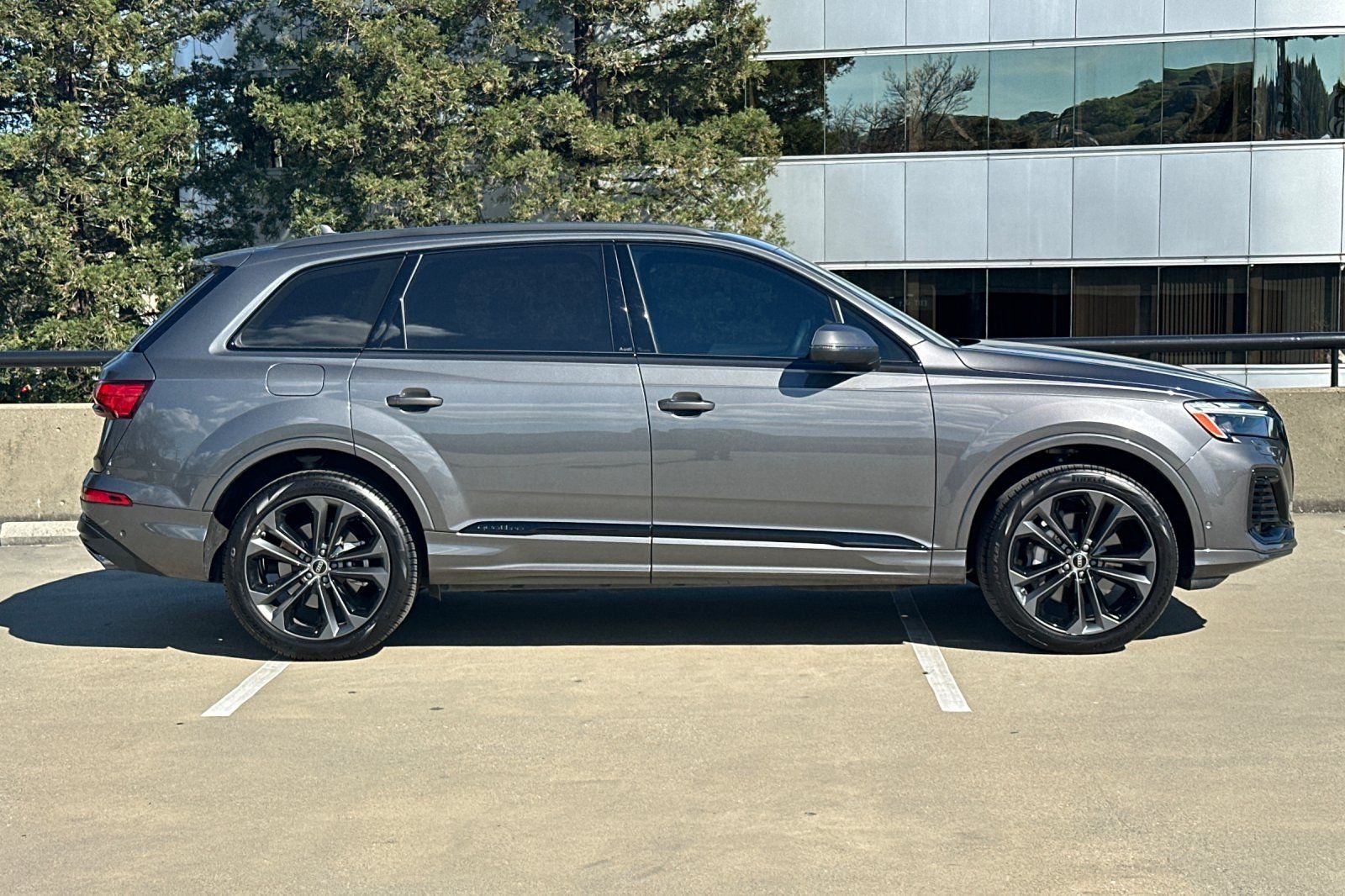 2025 Audi Q7 55 Premium Plus photo 5