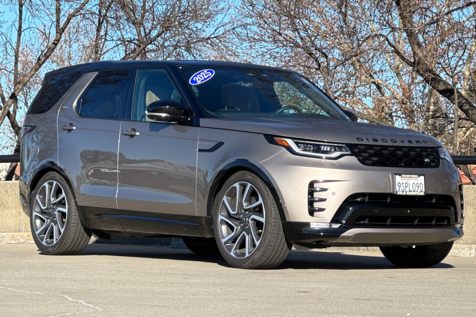2025 Land Rover Discovery Dynamic SE photo 6