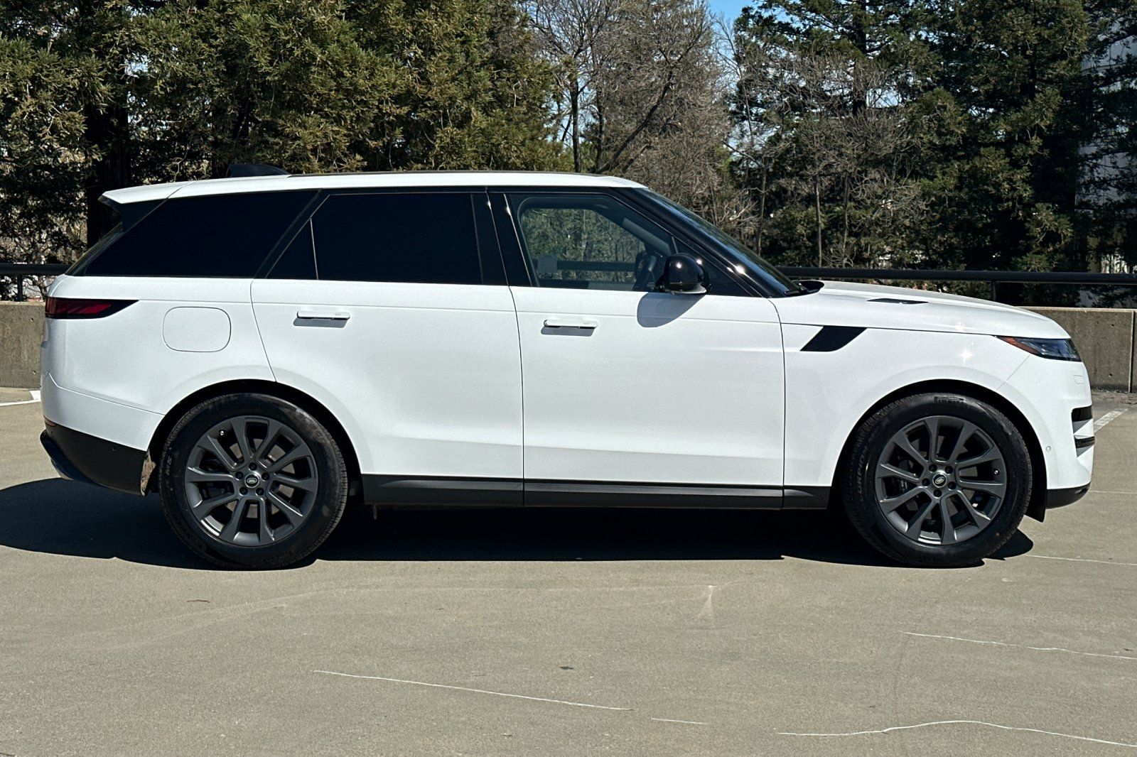 2025 Land Rover Range Rover Sport SE photo 5