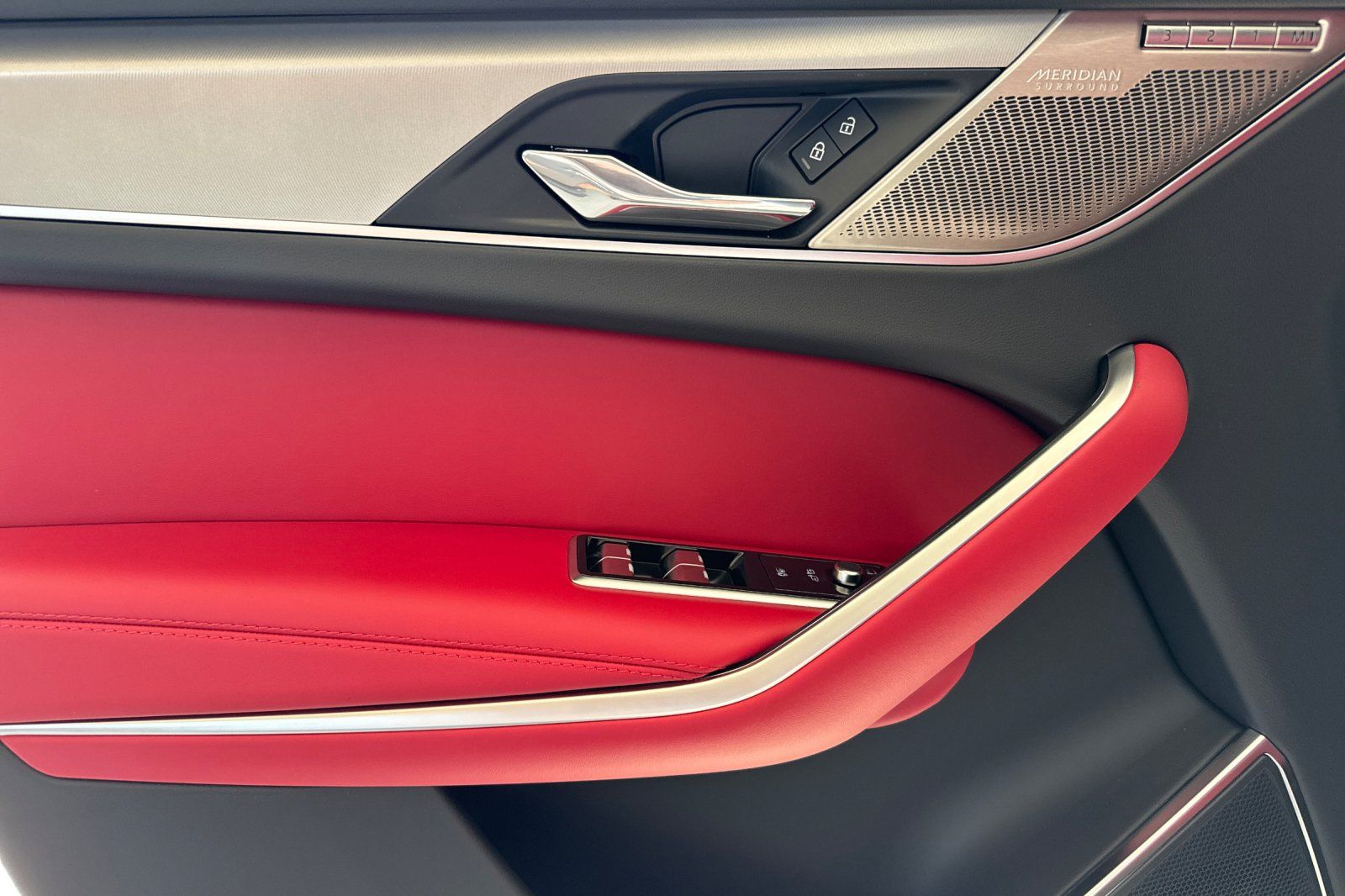 2026 Jaguar F-Pace R-Dynamic S - Photo 10