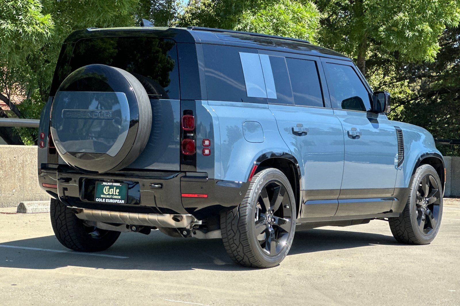 2025 Land Rover Defender 110 X-Dynamic SE photo 4