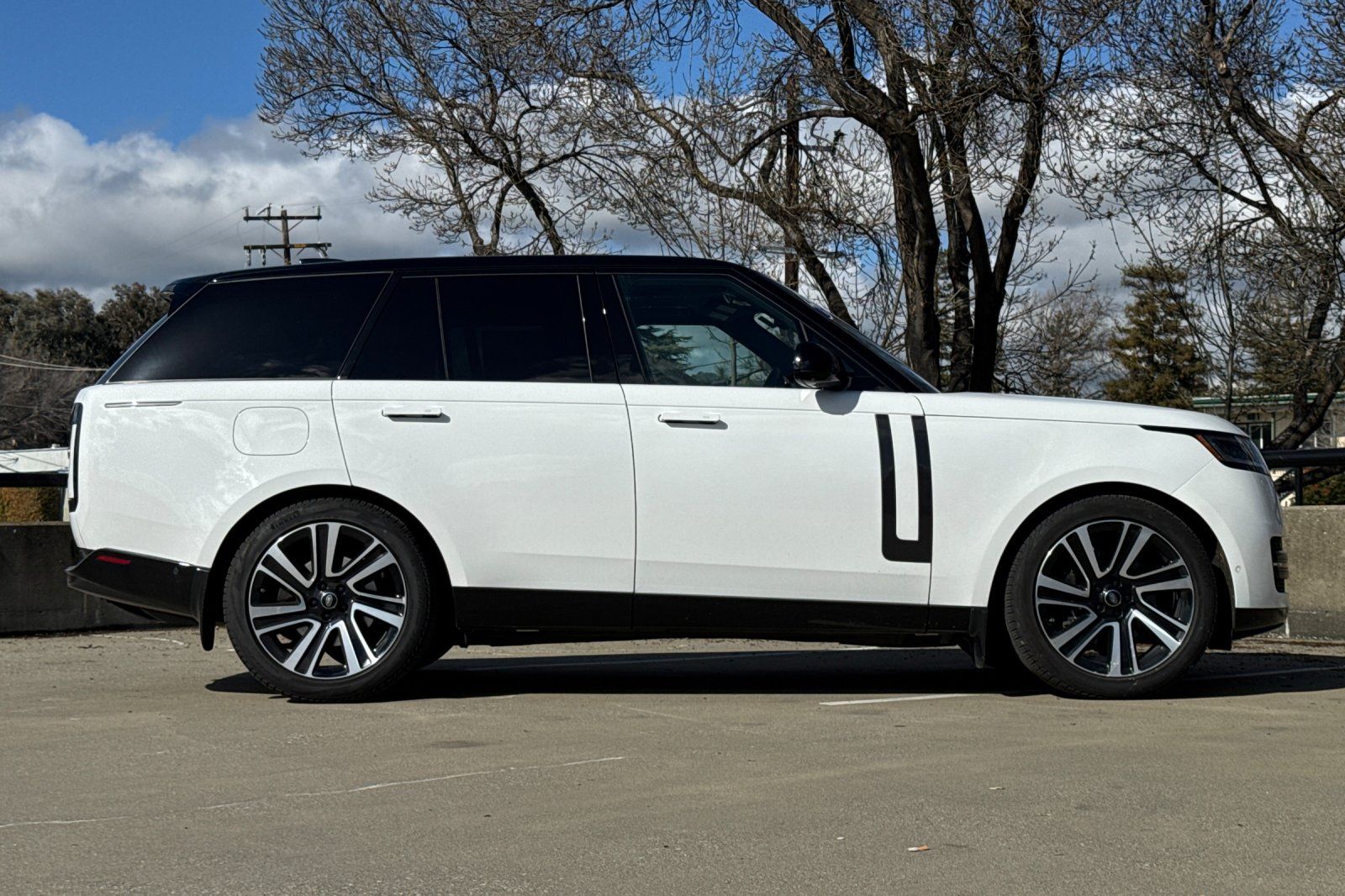 2023 Land Rover Range Rover SE photo 5