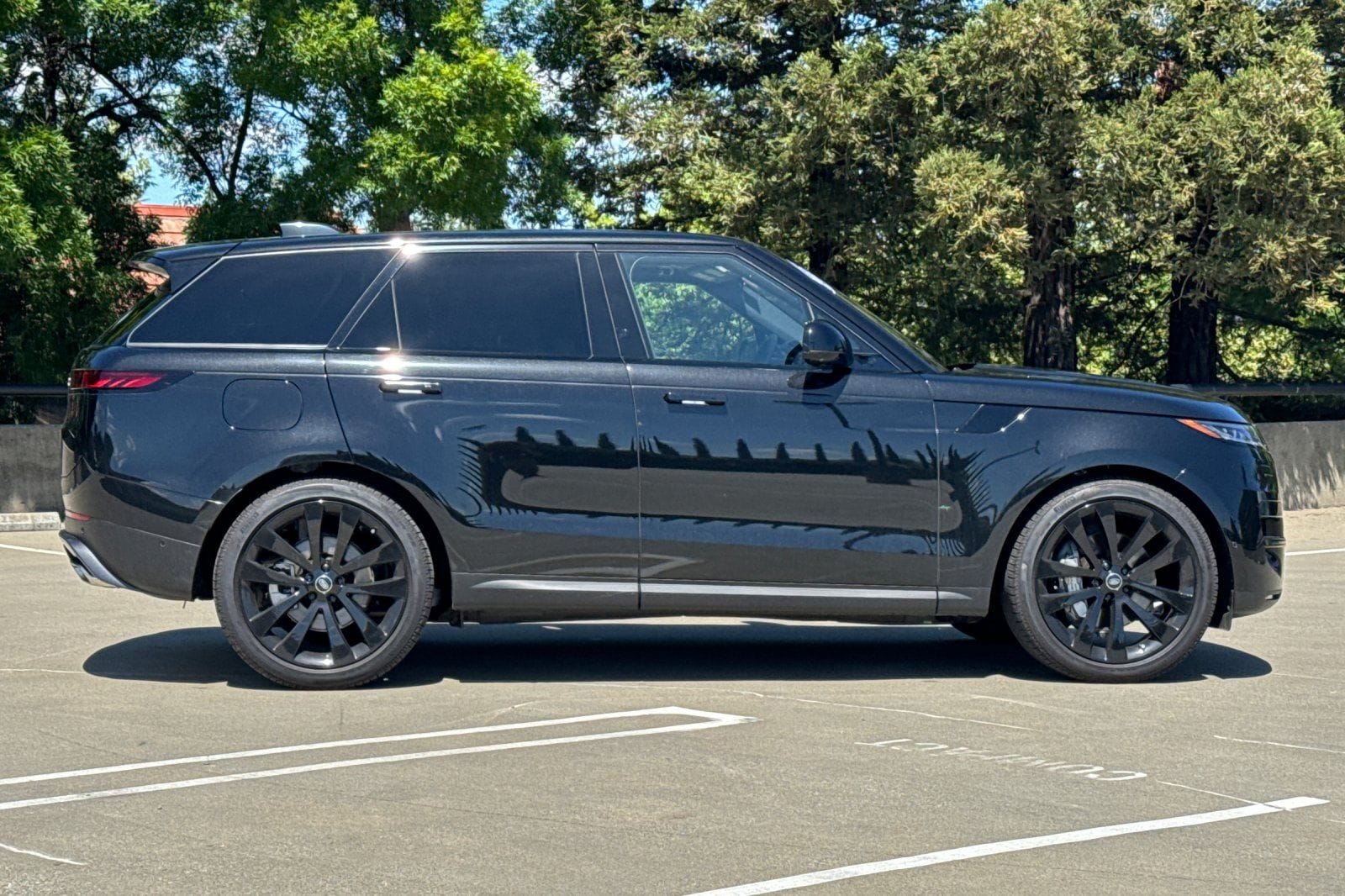 2025 Land Rover Range Rover Sport SE photo 5