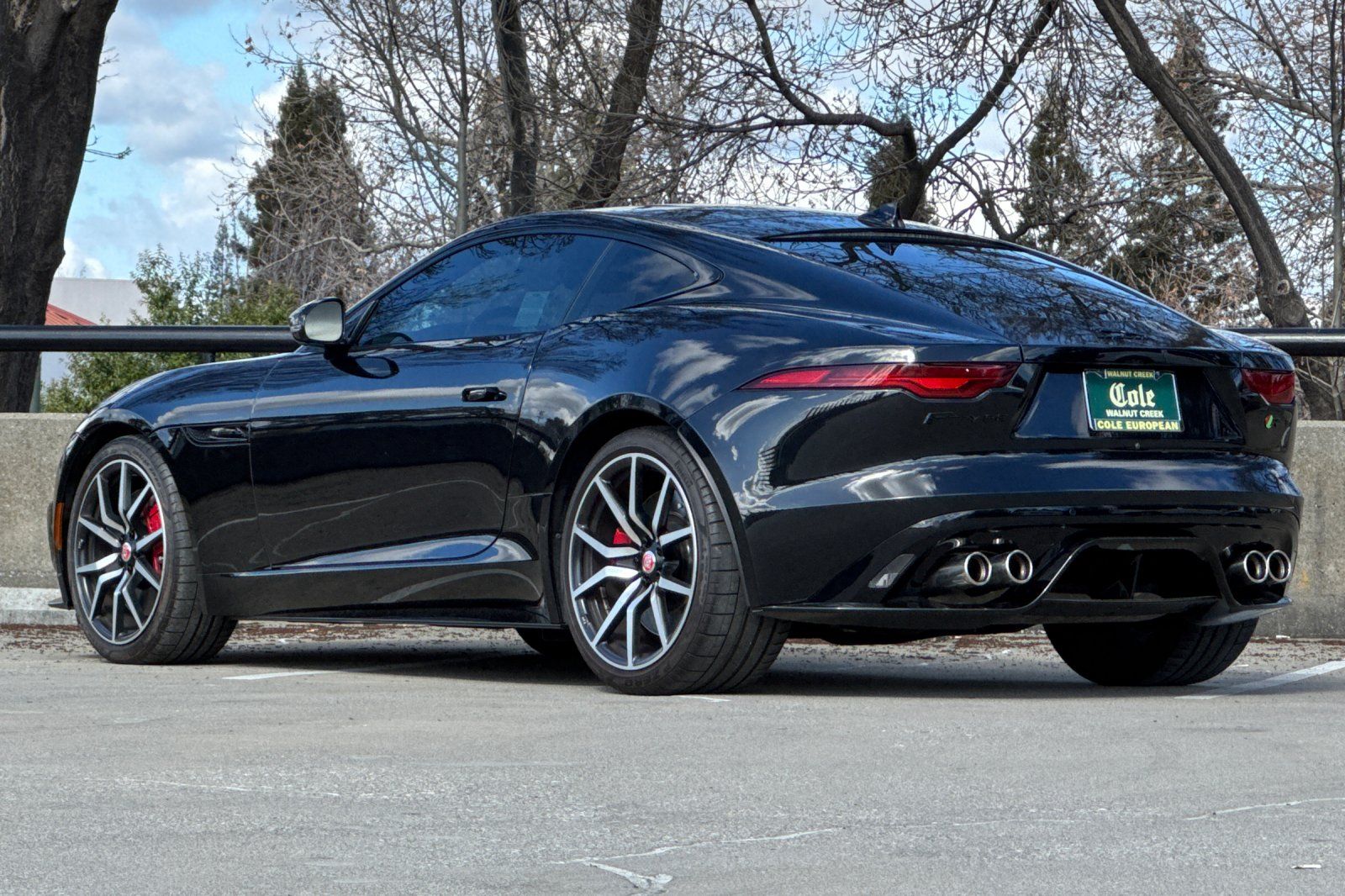 2022 Jaguar F-TYPE R photo 2