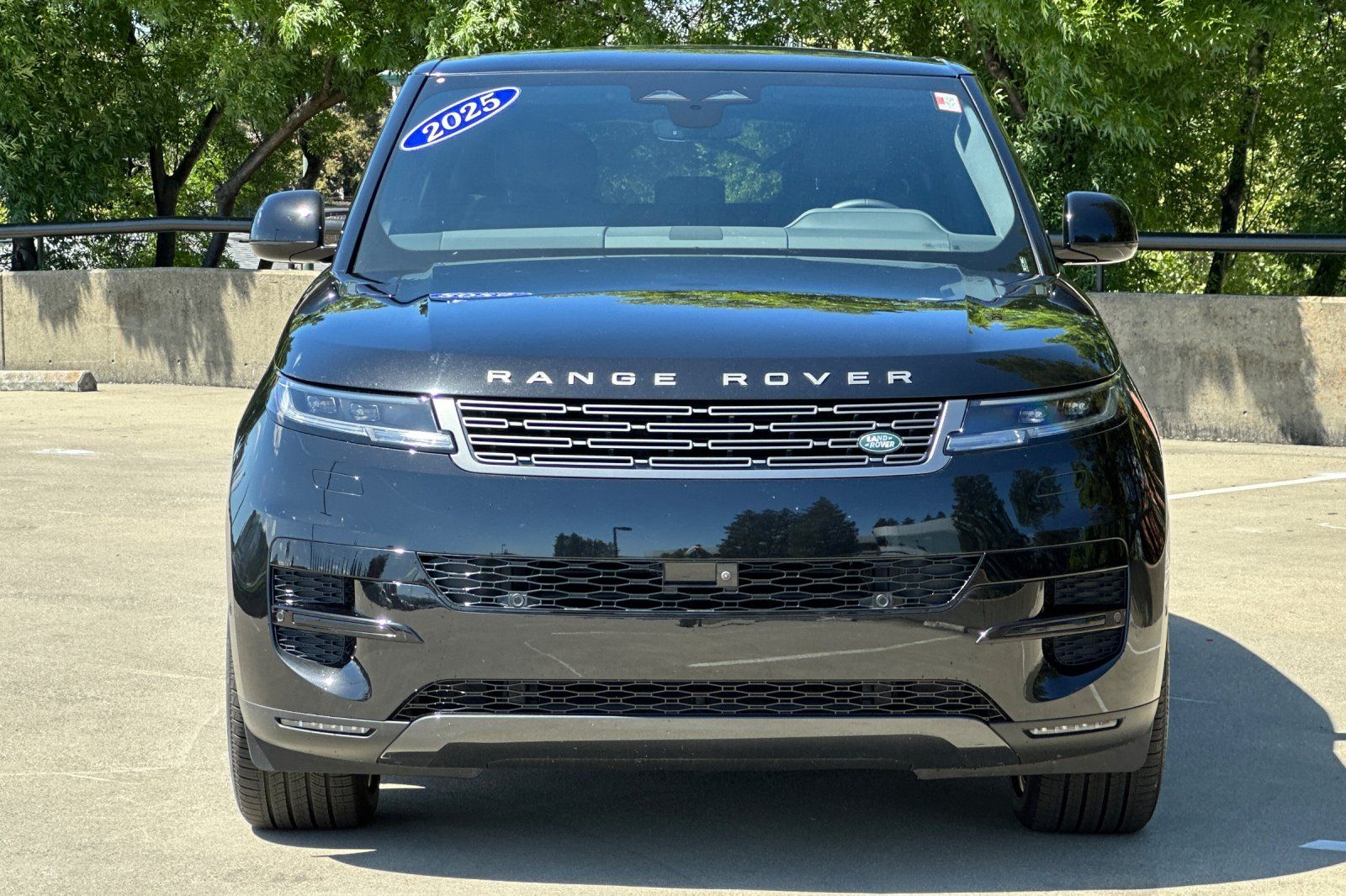 2025 Land Rover Range Rover Sport SE photo 3