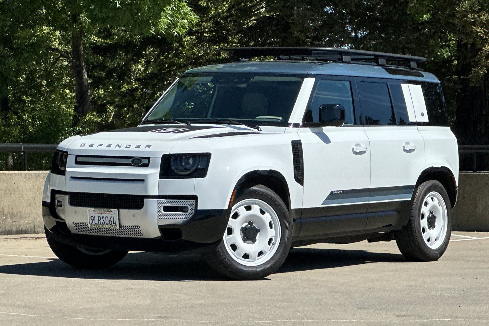2024 Land Rover Defender 110 S photo 1