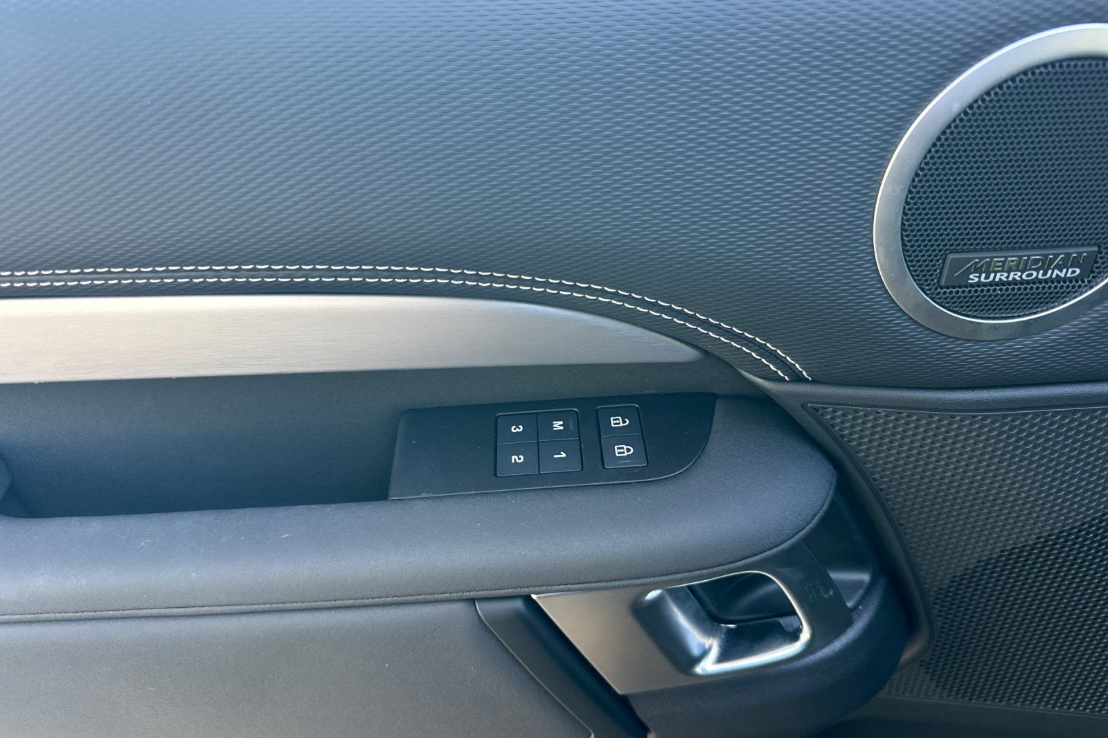 2025 Land Rover Discovery Dynamic SE - Photo 10