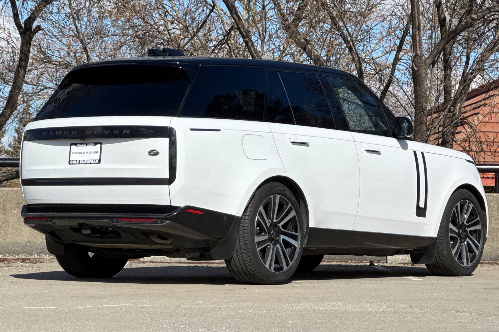 2023 Land Rover Range Rover SE photo 4