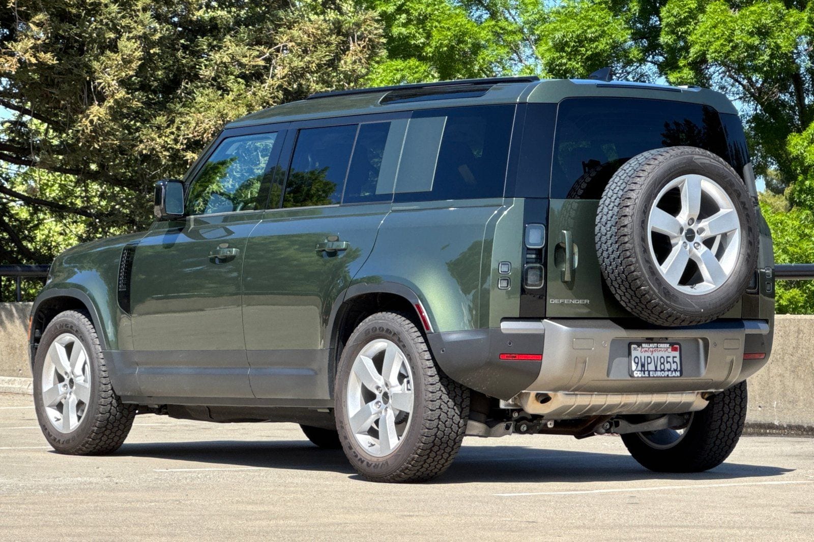 2026 Land Rover Defender 110 S photo 2