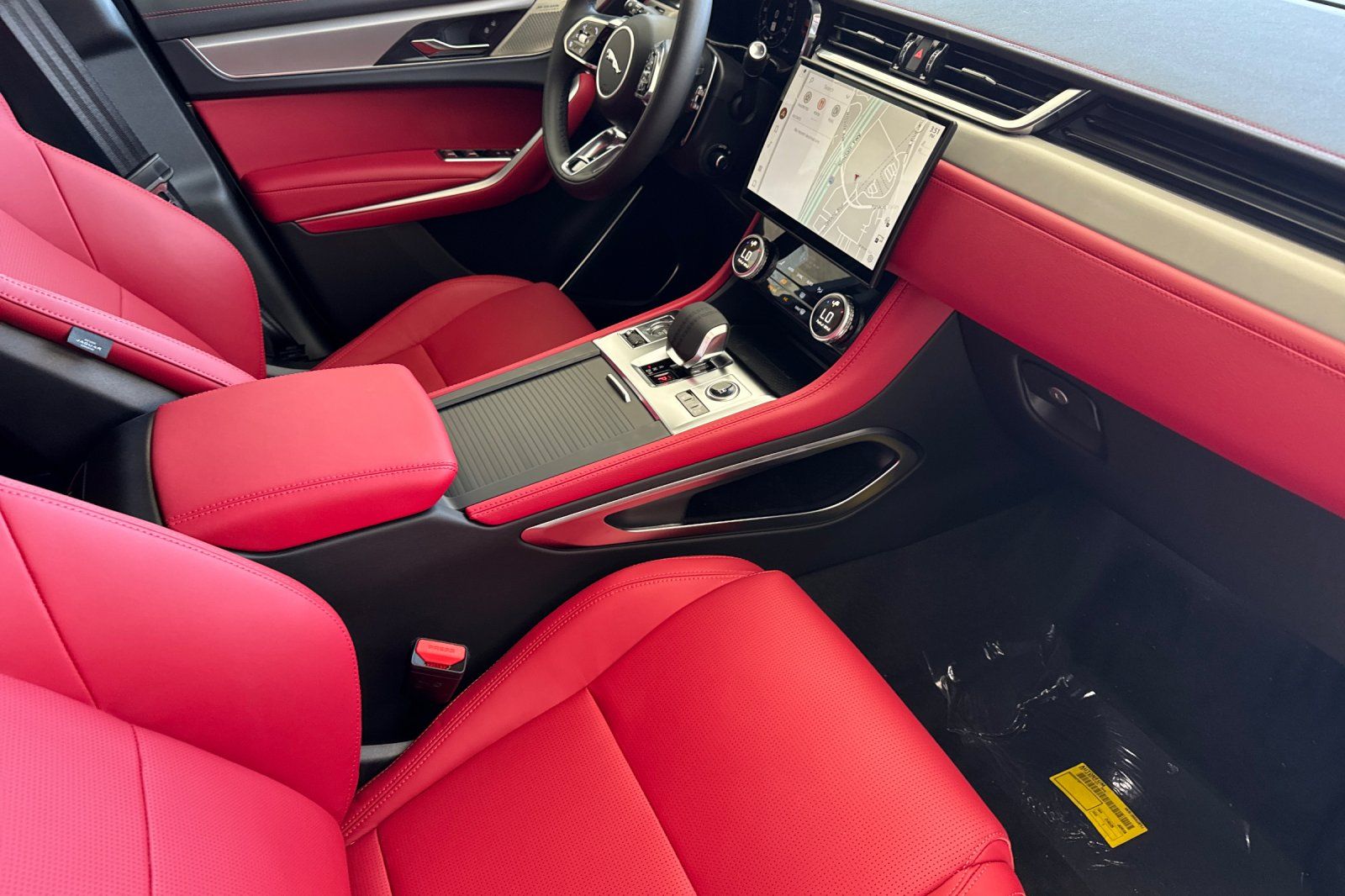 2026 Jaguar F-Pace R-Dynamic S - Photo 15